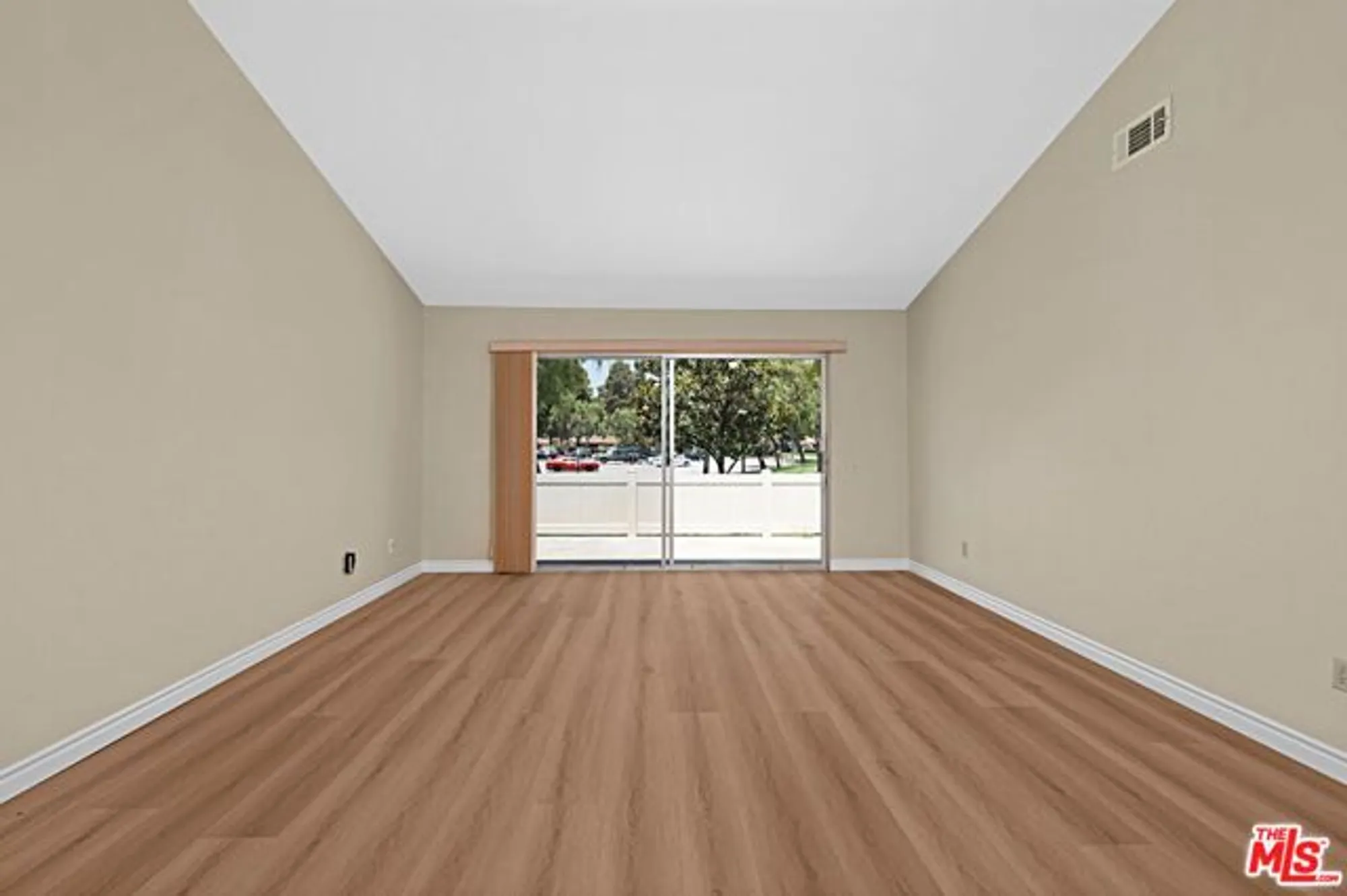 Property Slideshow image 4 of 27 | 25126 village 25, Camarillo, CA, 93012