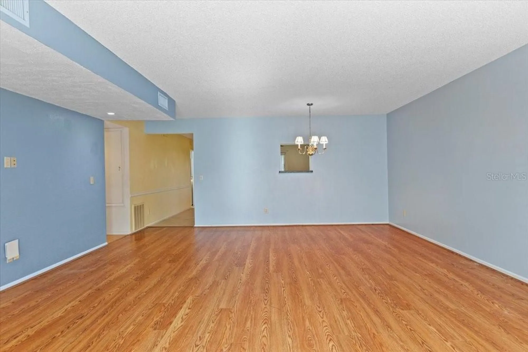 Property Slideshow image 3 of 37 | 2192 swedish dr apt 10, Clearwater, FL, 33763