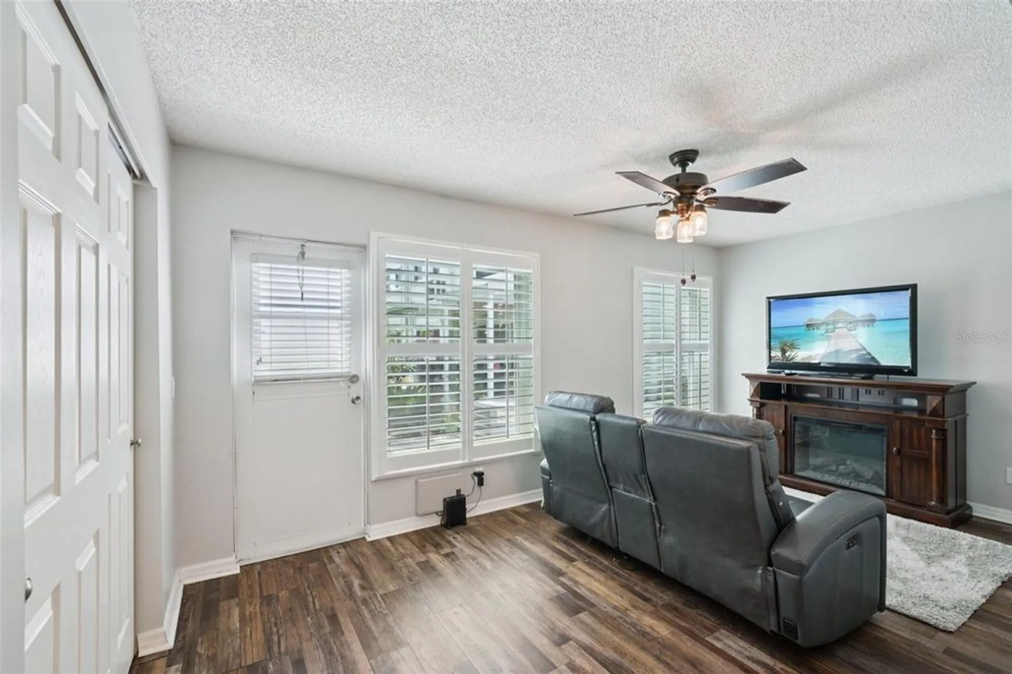Property Slideshow image 15 of 46 | 2255 philippine dr 9, Clearwater, FL, 33763