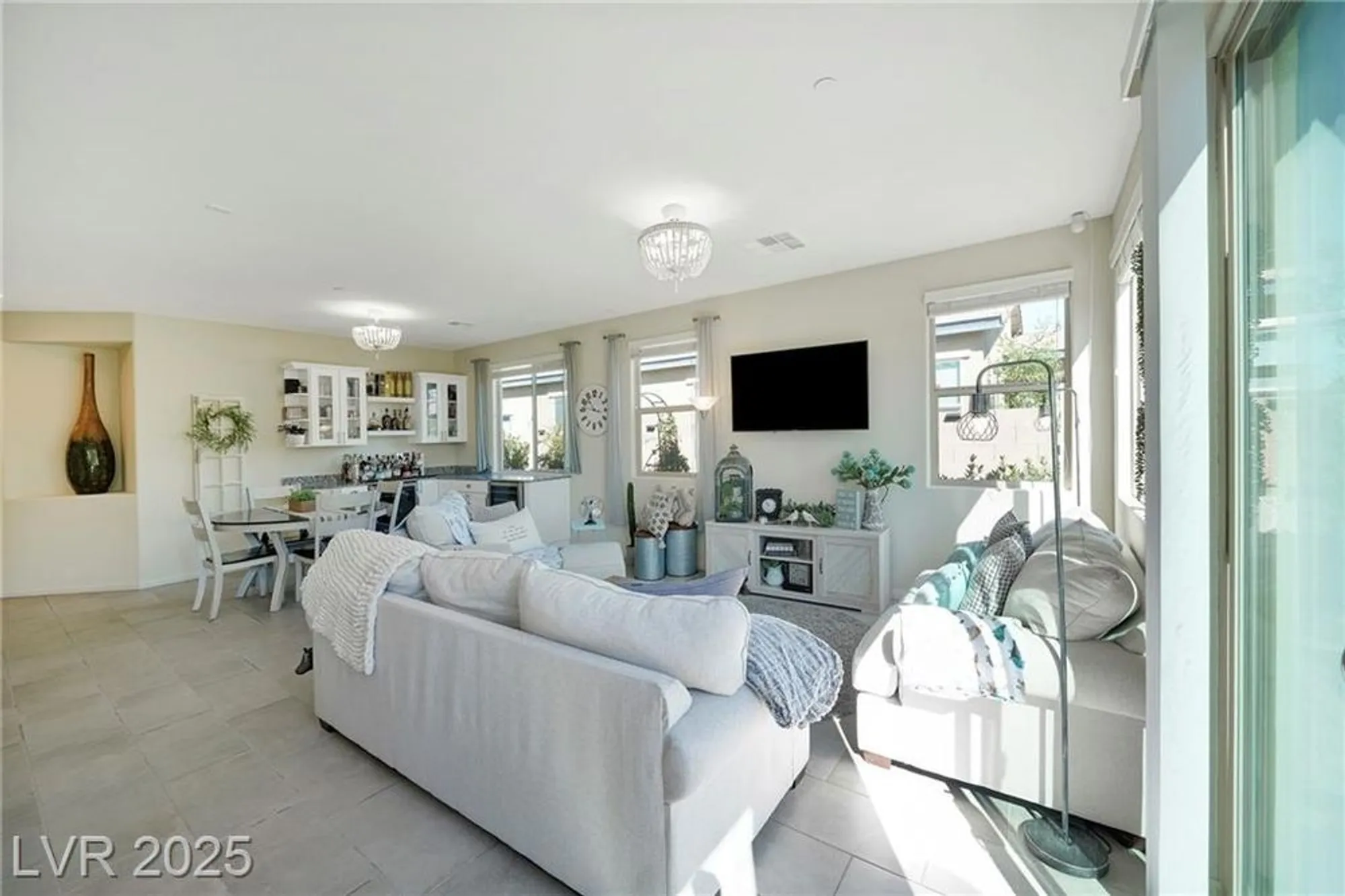Property Slideshow image 28 of 68 | 1844 wolfcreek falls ct, Henderson, NV, 89044