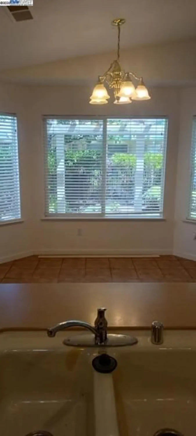 Property Slideshow image 8 of 26 | 308 willow brook way, Rio Vista, CA, 94571