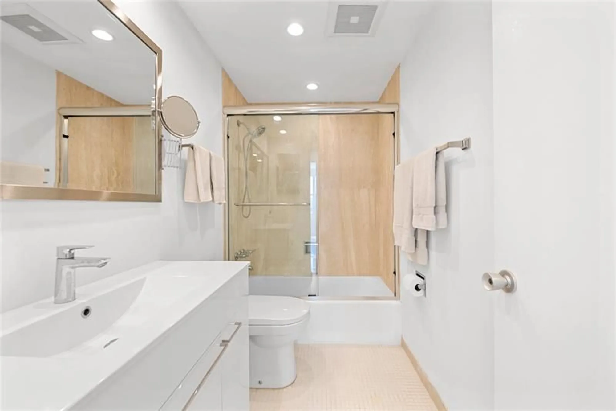 Property Slideshow image 31 of 61 | 3300 ne 36th st 1416, Fort Lauderdale, FL, 33308