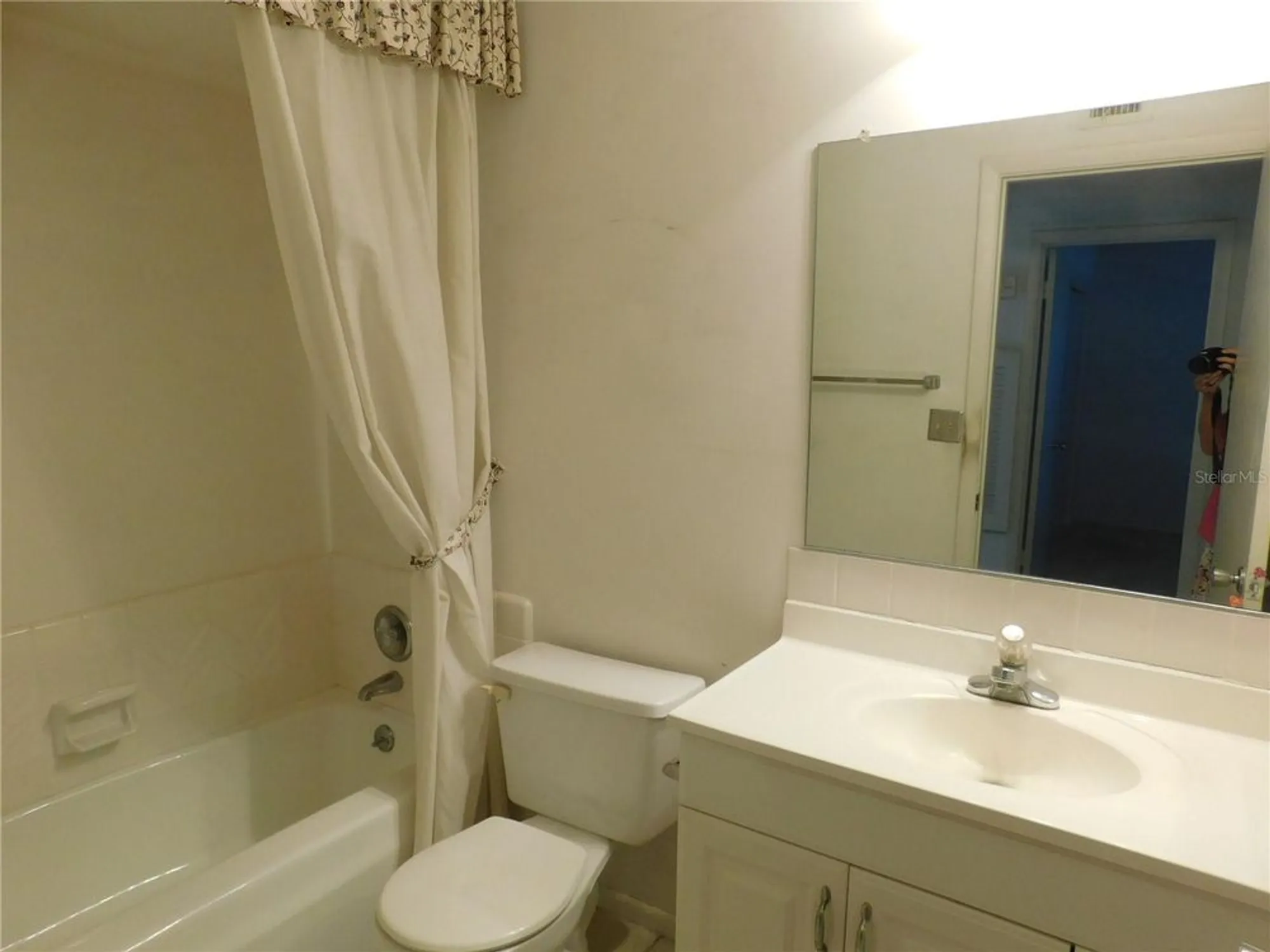 Property Slideshow image 6 of 21 | 1224 valley forge blvd, Sun City Center, FL, 33573