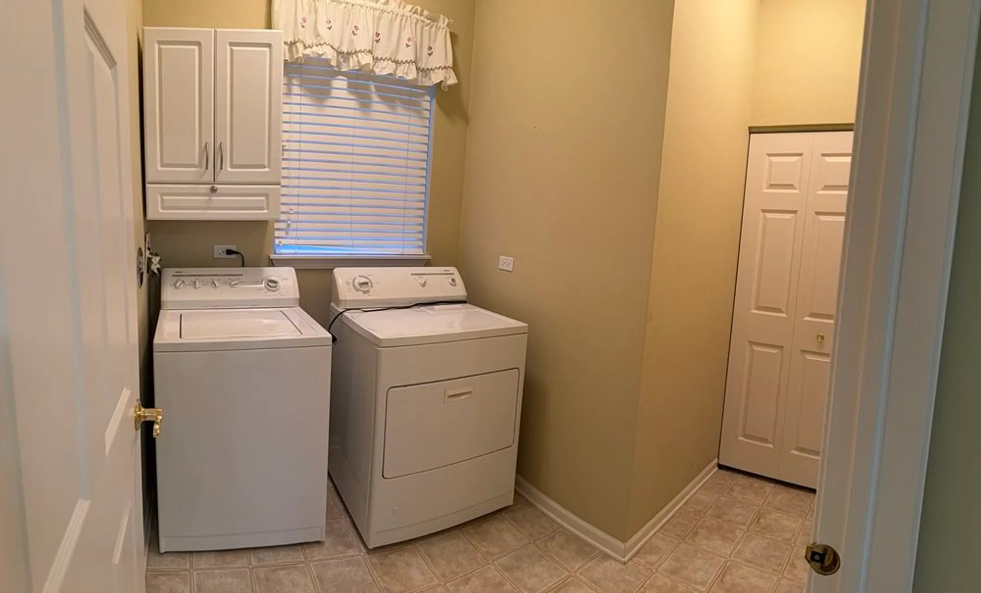 Property Slideshow image 11 of 24 | 21546 victory lake way, Crest Hill, IL, 60403