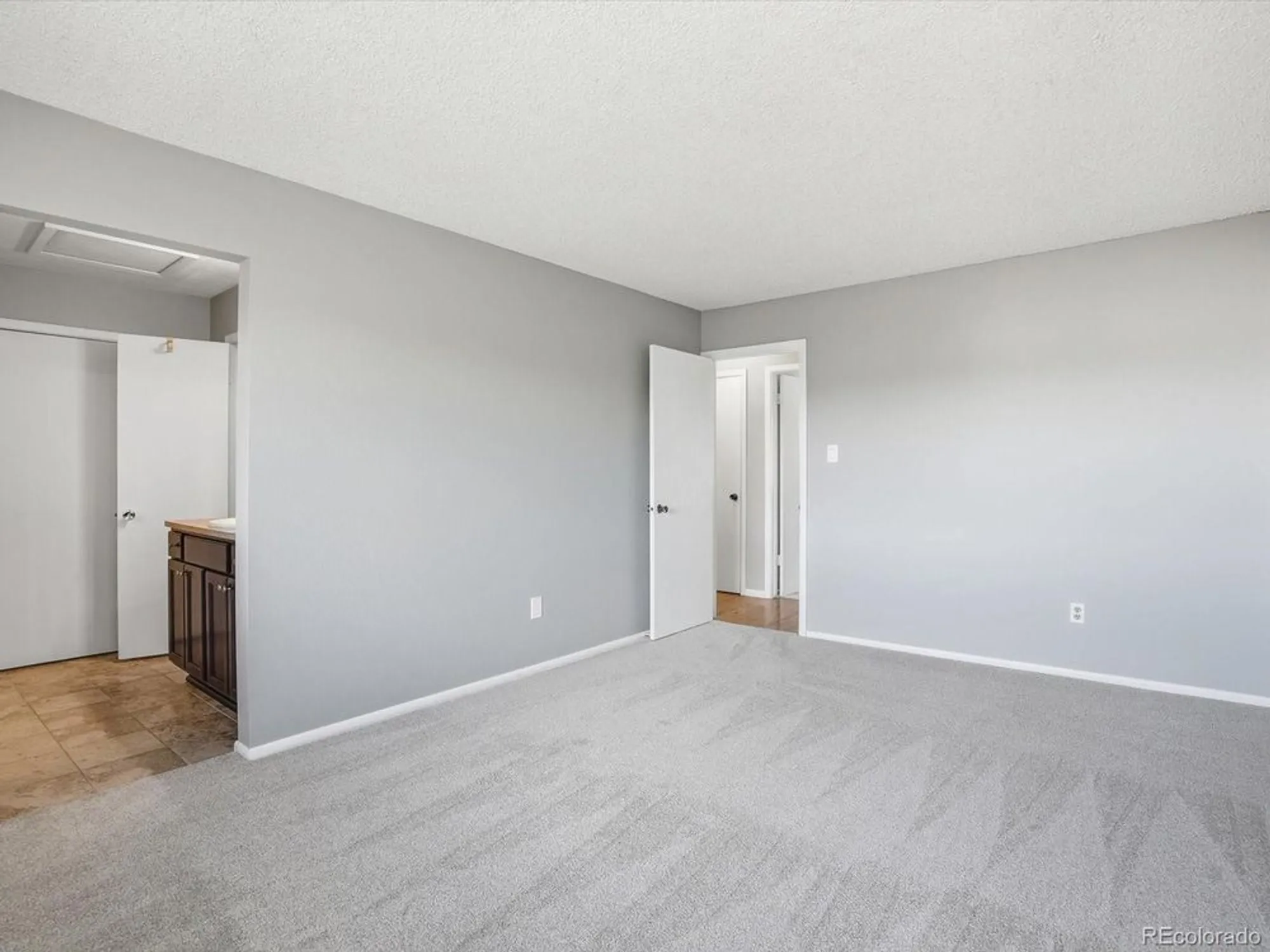 Property Slideshow image 19 of 38 | 7493 w cedar cir, Lakewood, CO, 80226