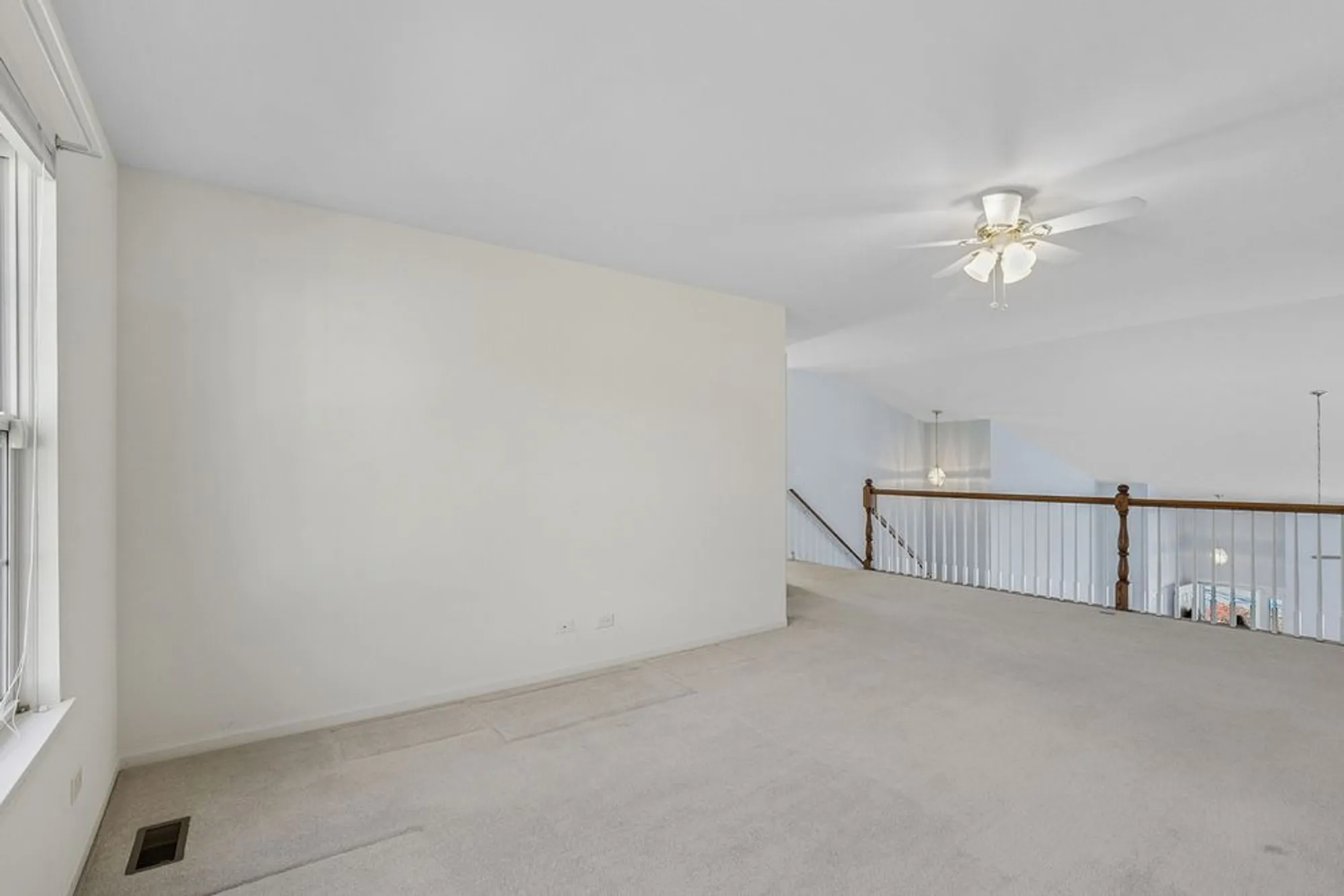 Property Slideshow image 14 of 39 | 2325 carillon dr, Grayslake, IL, 60030