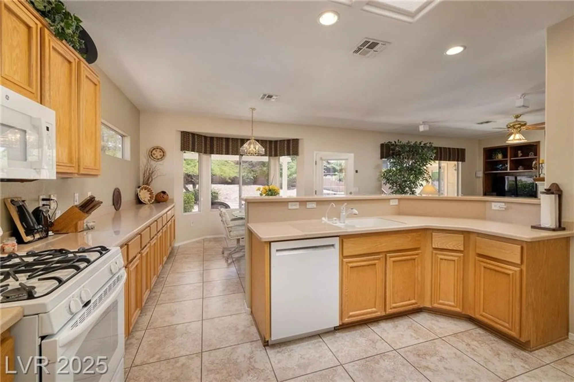 Property Slideshow image 17 of 39 | 1620 fieldbrook st, Henderson, NV, 89052