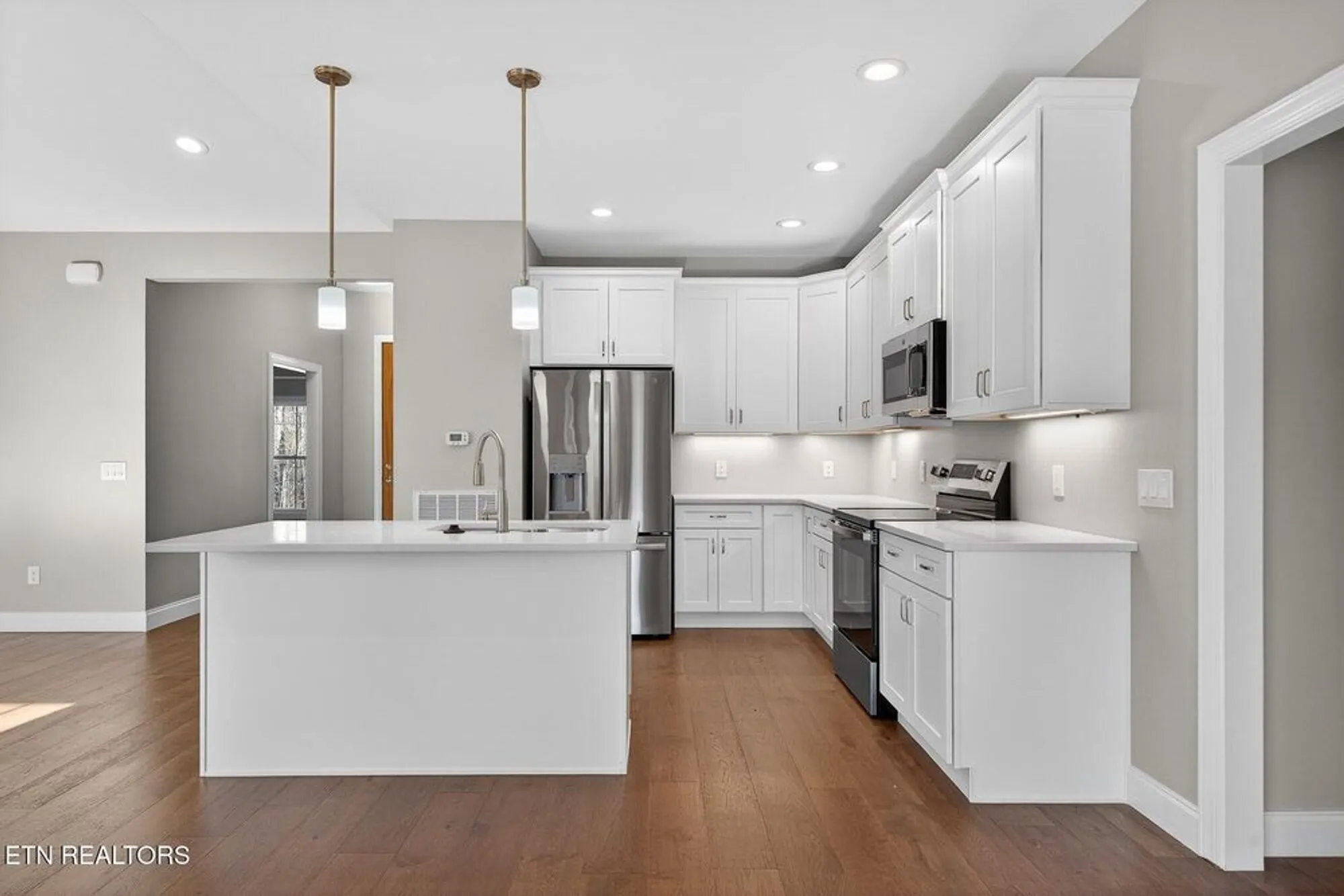 Property Slideshow image 8 of 43 | 145 lakeside dr, Crossville, TN, 38558