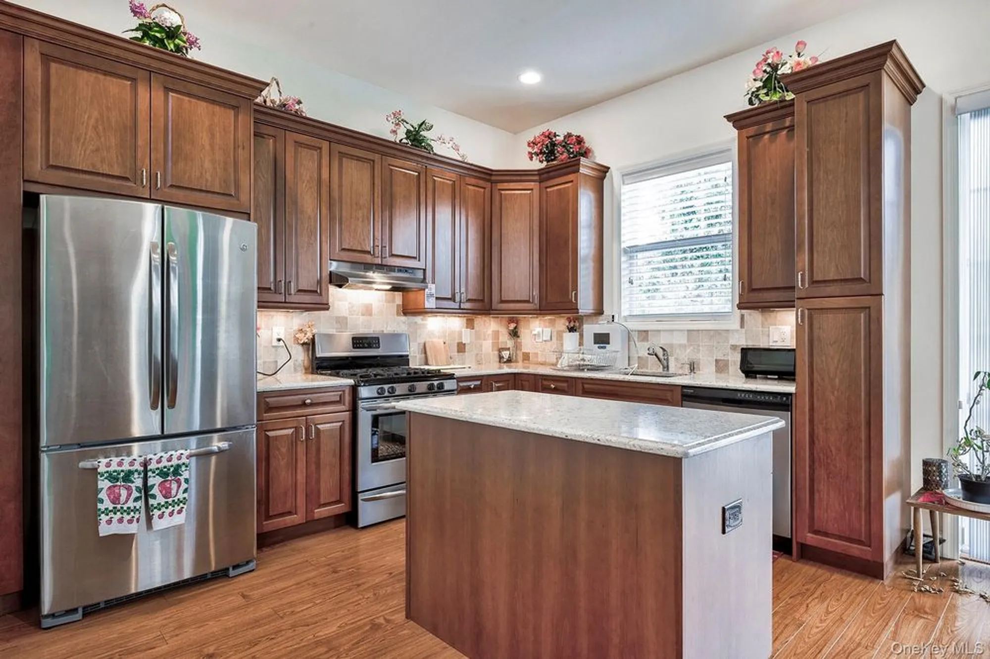 Property Slideshow image 17 of 28 | 60 pacific dunes ct, Medford, NY, 11763