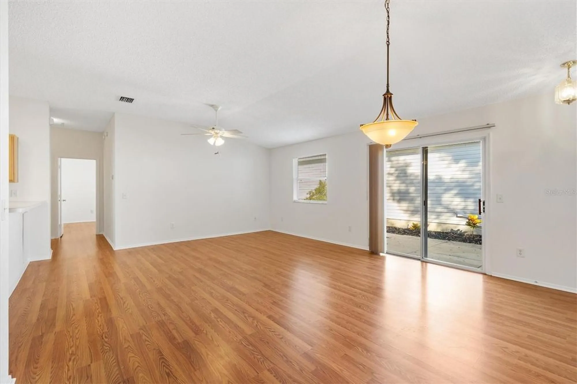 Property Slideshow image 10 of 33 | 428 canterbury ct, The Villages, FL, 32162