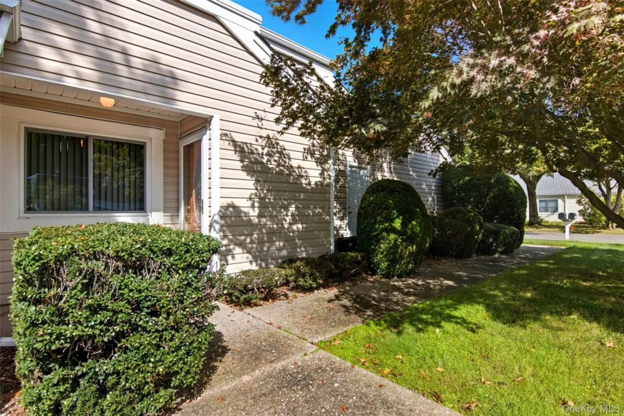 Property Slideshow image 22 of 24 | 607 cabot ct 607, Smithtown, NY, 11780