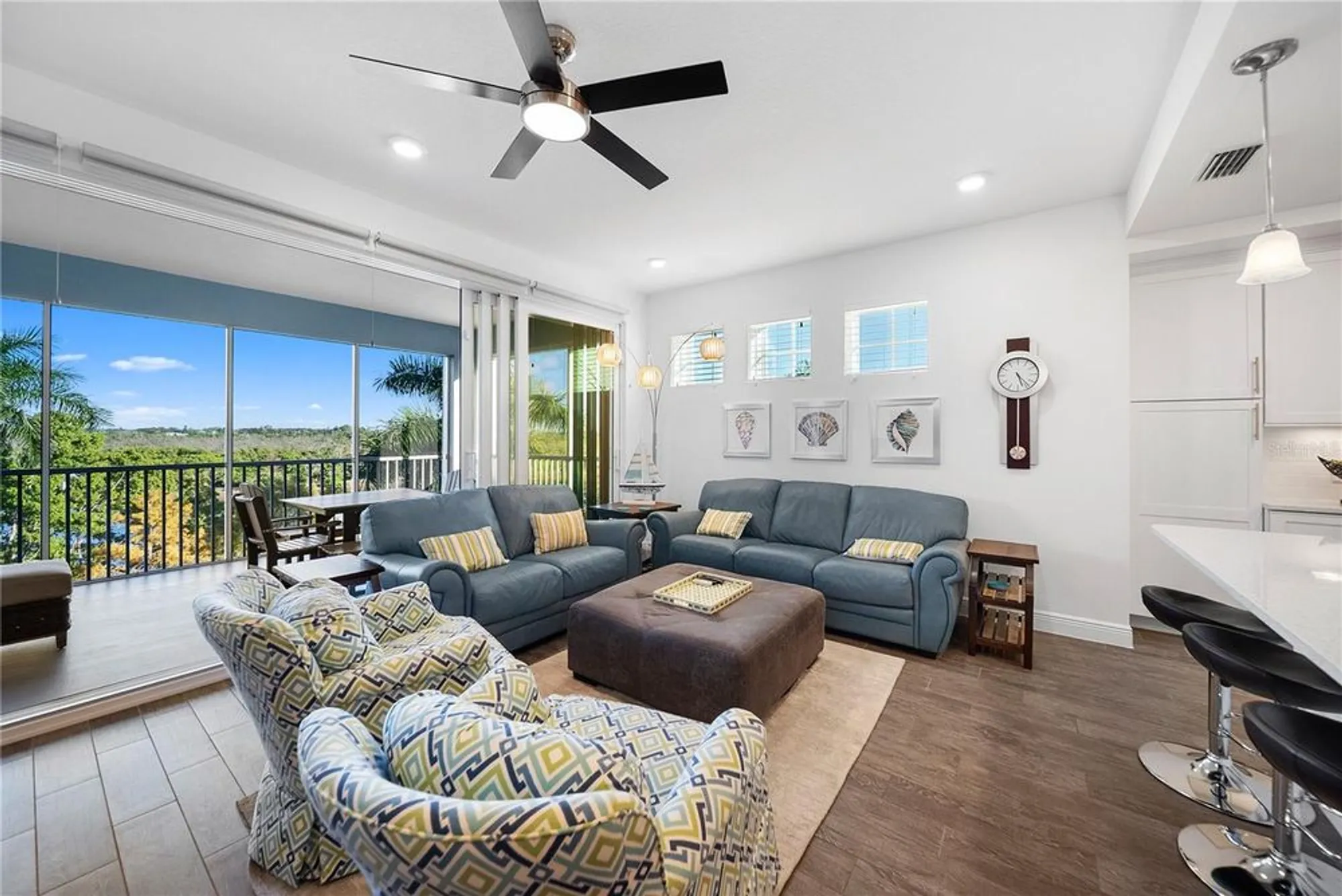 Property Slideshow image 14 of 72 | 391 aruba cir 303, Bradenton, FL, 34209