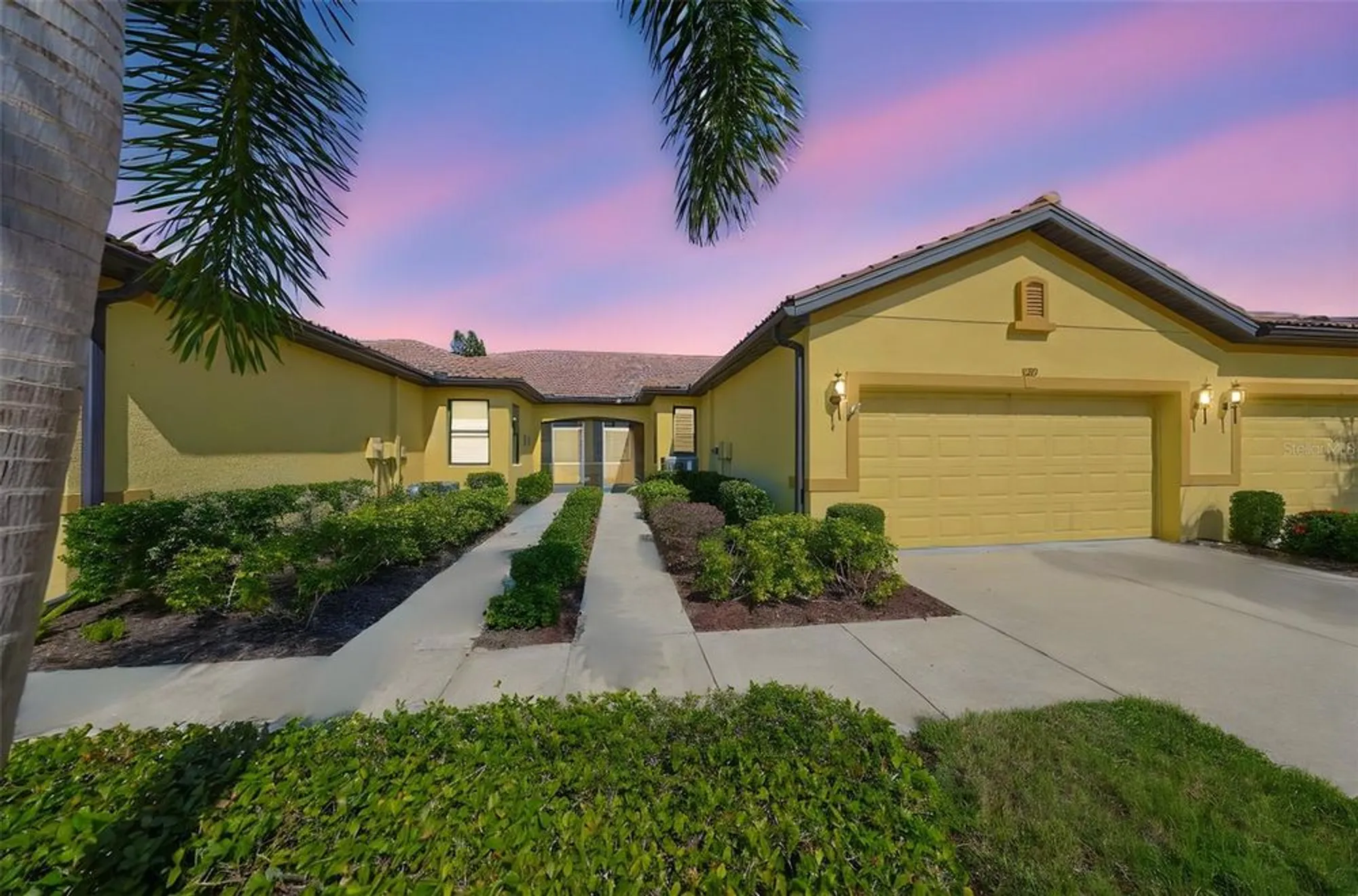 Property Slideshow image 4 of 70 | 329 bluewater falls ct, Apollo Beach, FL, 33572