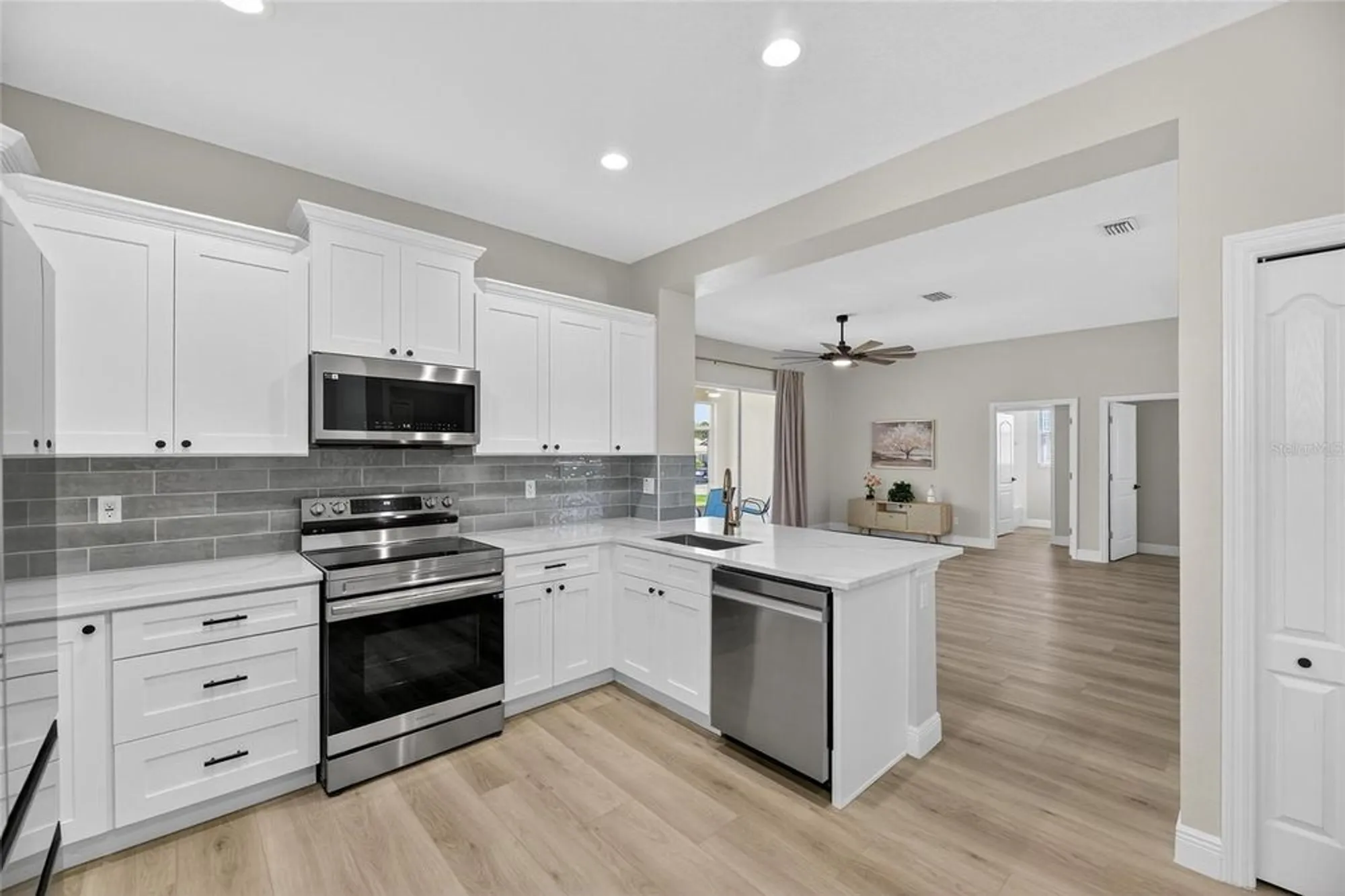 Property Slideshow image 11 of 49 | 1103 villeroy dr, Sun City Center, FL, 33573