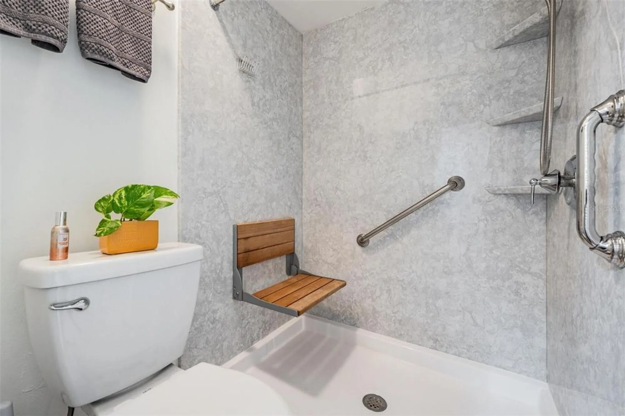 Property Slideshow image 18 of 38 | 2267 sequoia dr, Clearwater, FL, 33763