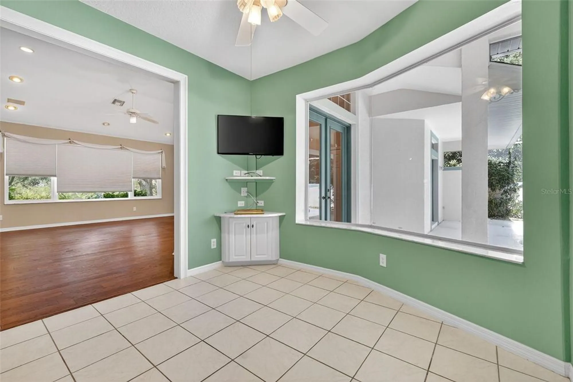 Property Slideshow image 21 of 66 | 21607 regency park ln, Leesburg, FL, 34748
