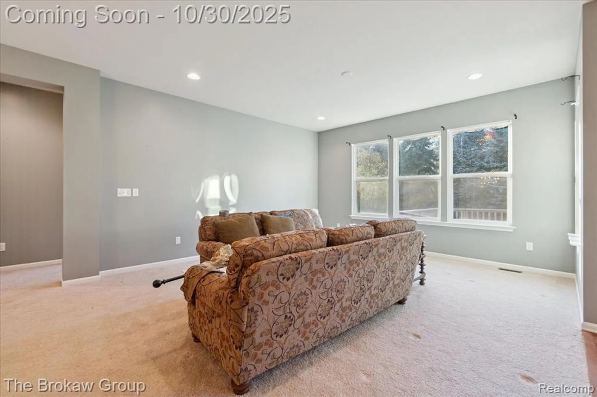 Property Slideshow image 14 of 49 | 6334 prairie dunes dr, Grand Blanc, MI, 48439