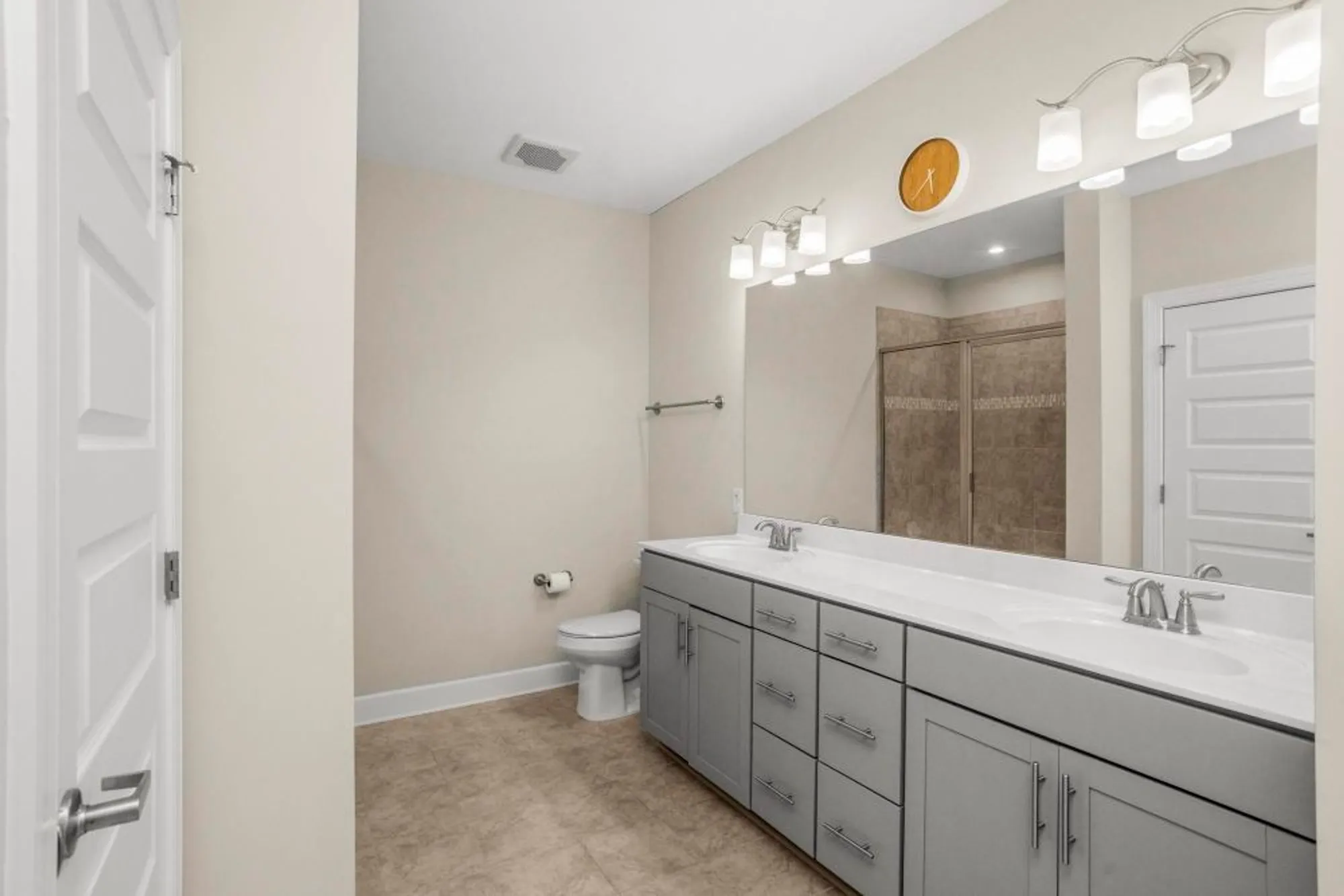 Property Slideshow image 20 of 60 | 141 saundersville rd apt 1402, Hendersonville, TN, 37075