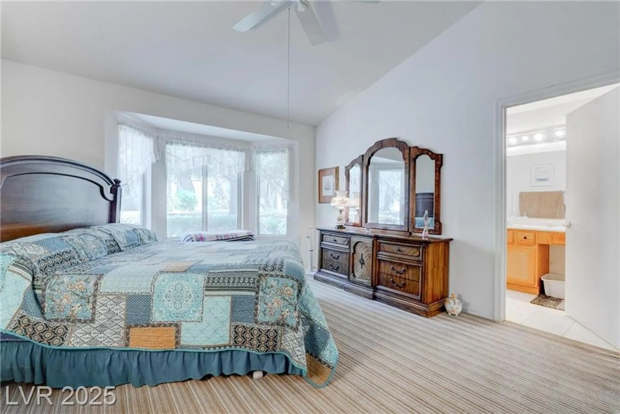 Property Slideshow image 28 of 42 | 2541 desert glen dr, Las Vegas, NV, 89134