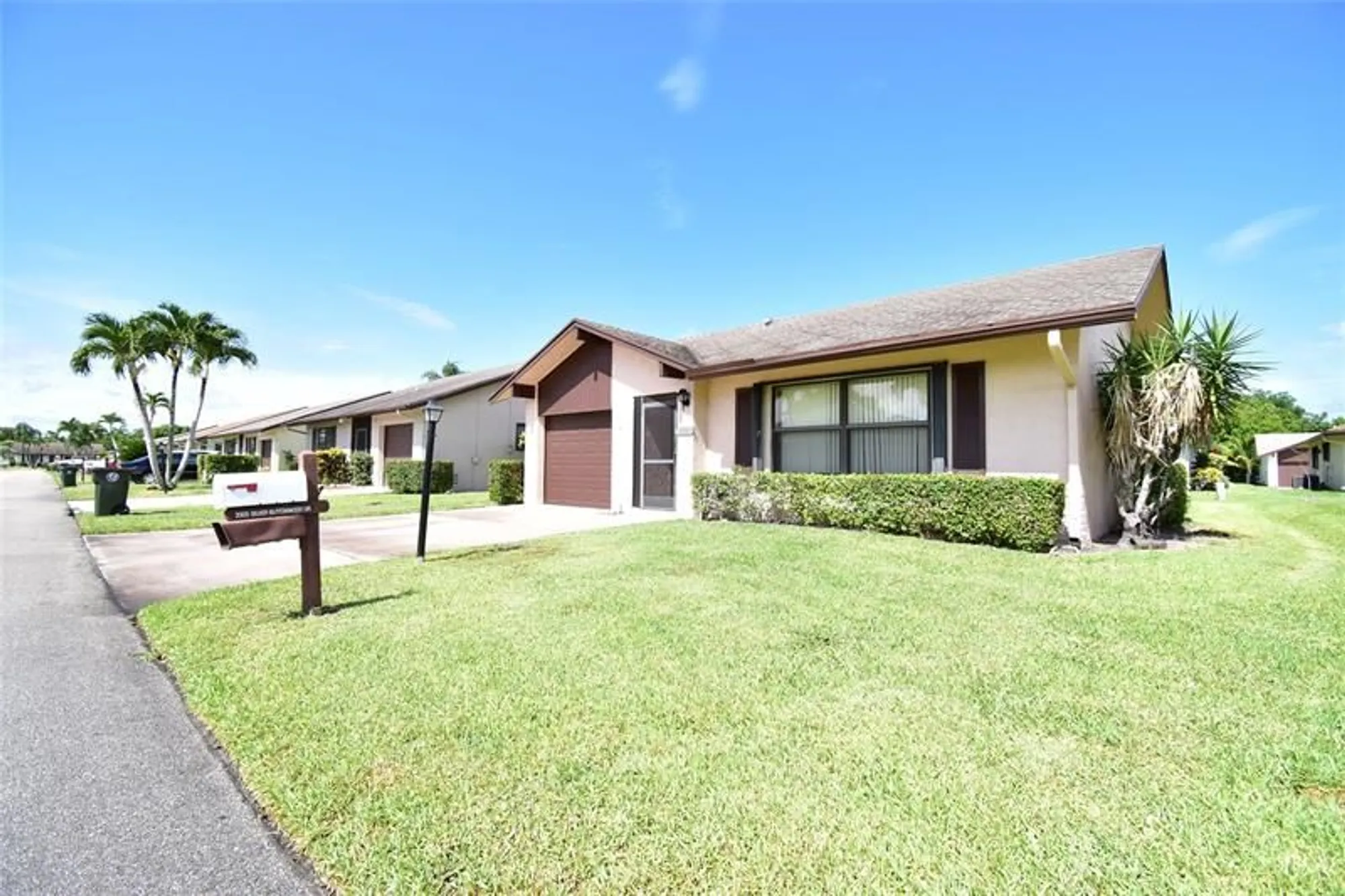 Property Slideshow image 25 of 30 | 3305 silver buttonwood dr, Greenacres, FL, 33463