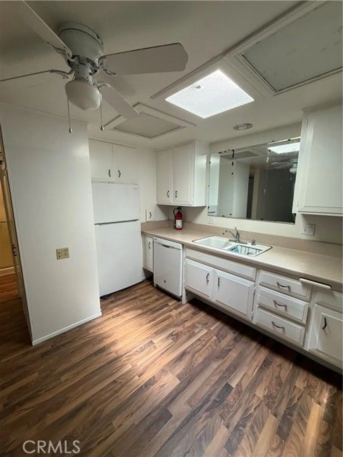 Property Slideshow image 9 of 9 | 13421 del monte dr apt 24c, Seal Beach, CA, 90740