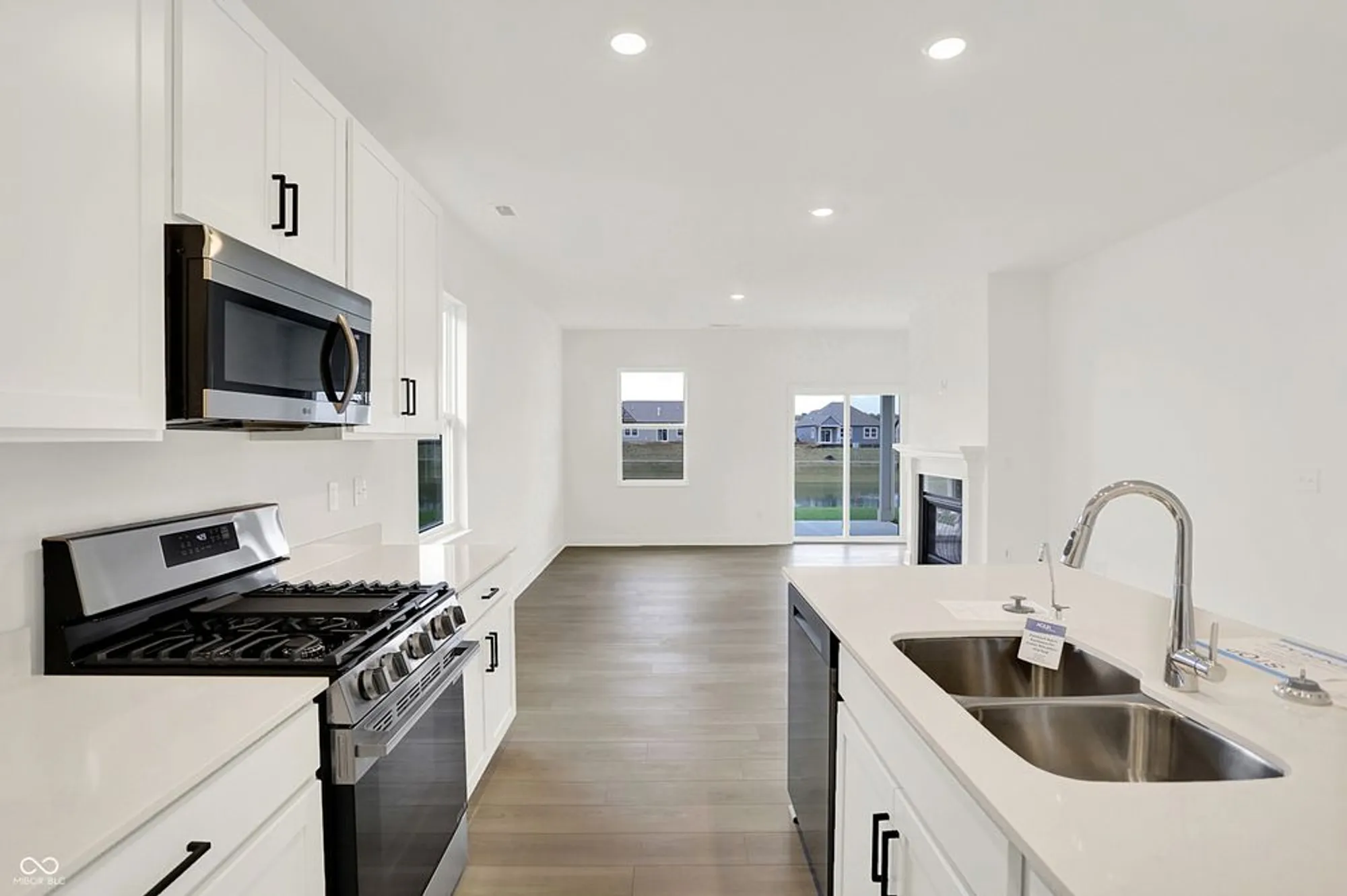 Property Slideshow image 12 of 34 | 5270 nettleton way, Avon, IN, 46123