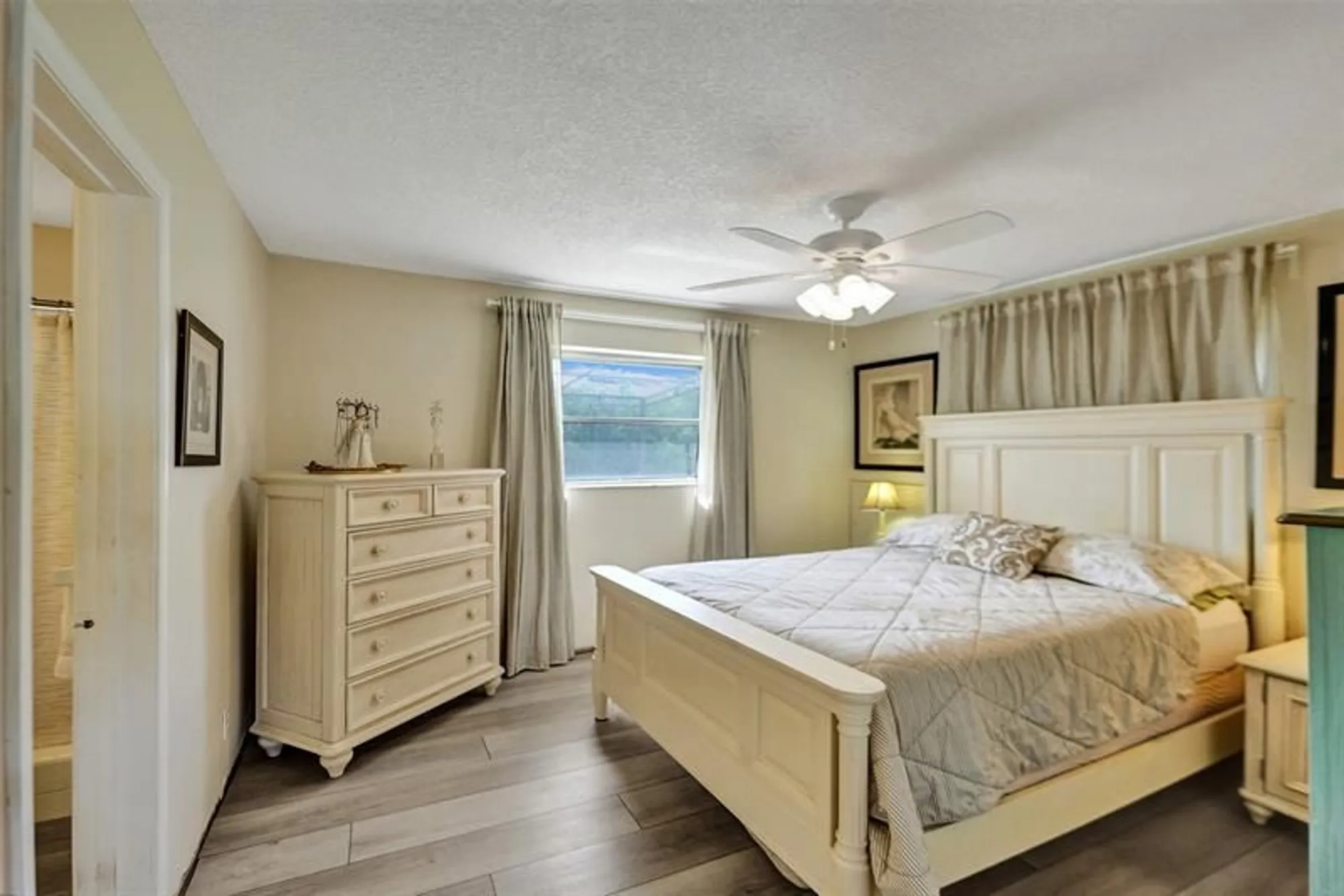 Property Slideshow image 4 of 46 | 4712 nw 41st ave, Lauderdale Lakes, FL, 33319