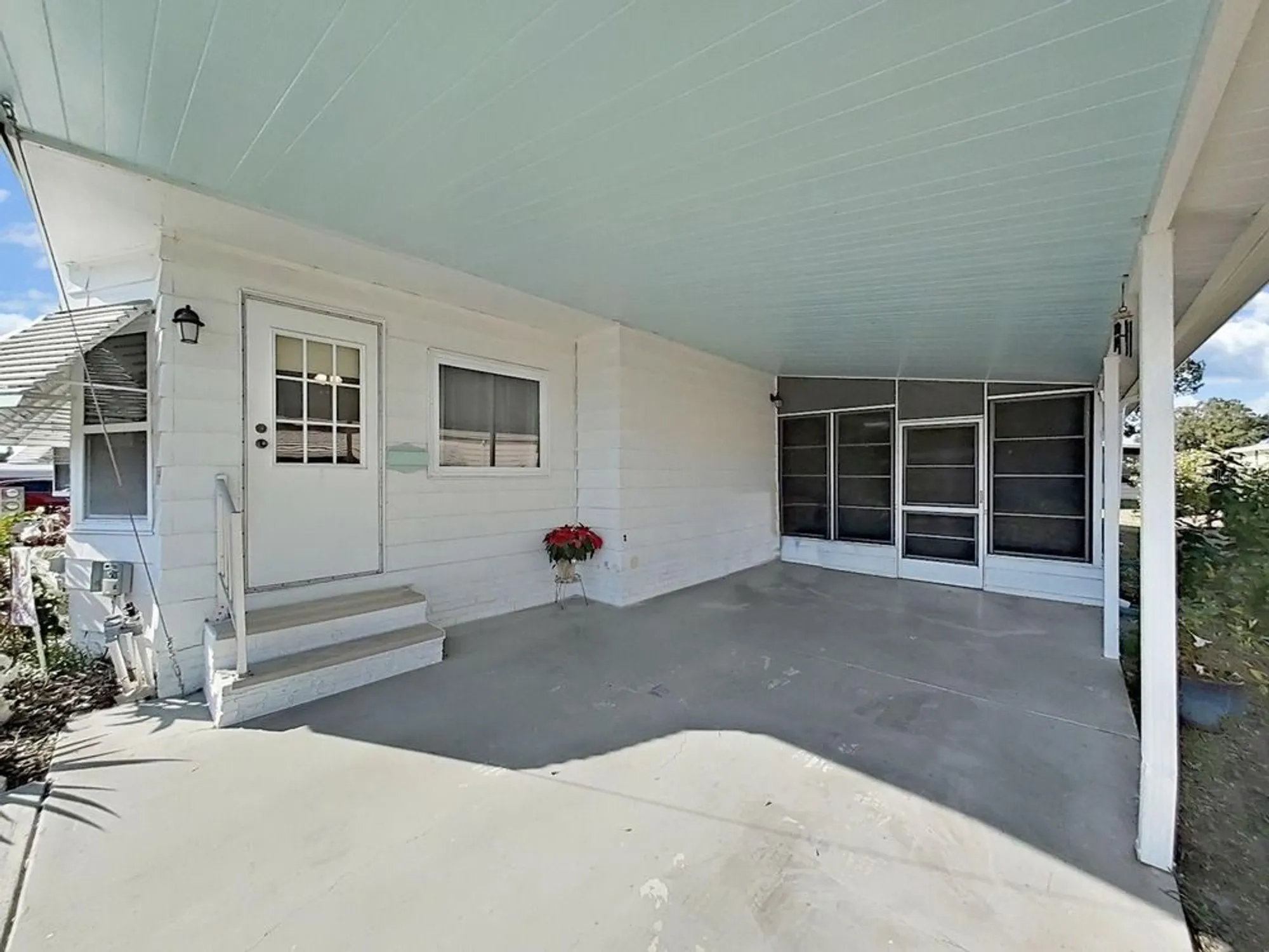 Property Slideshow image 4 of 45 | 4928 foxdale dr, Lakeland, FL, 33810