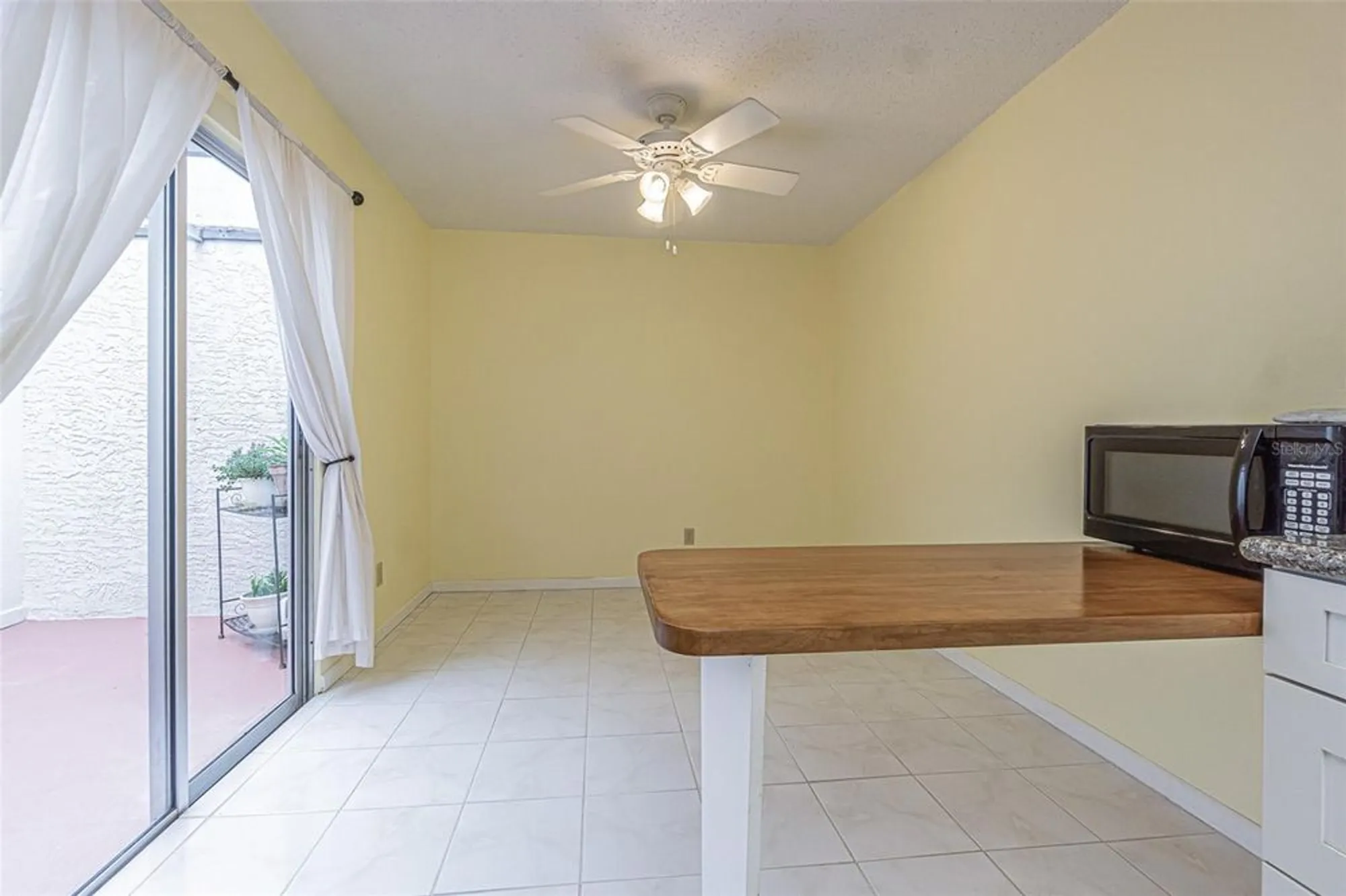 Property Slideshow image 10 of 32 | 1130 orange tree cir c, Palm Harbor, FL, 34684