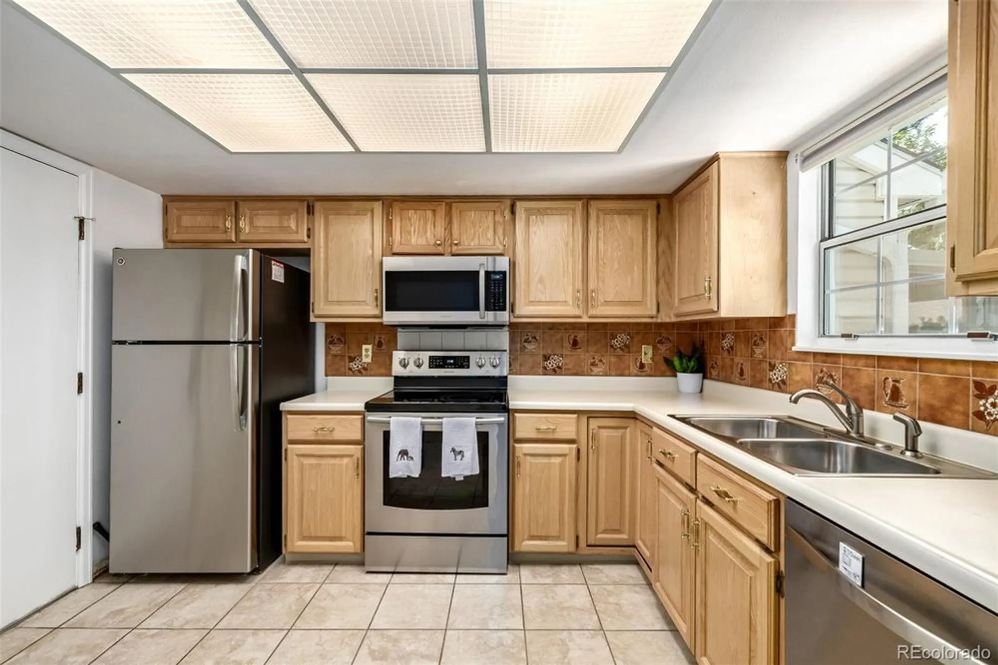 Property Slideshow image 13 of 47 | 13787 e marina dr b, Aurora, CO, 80014