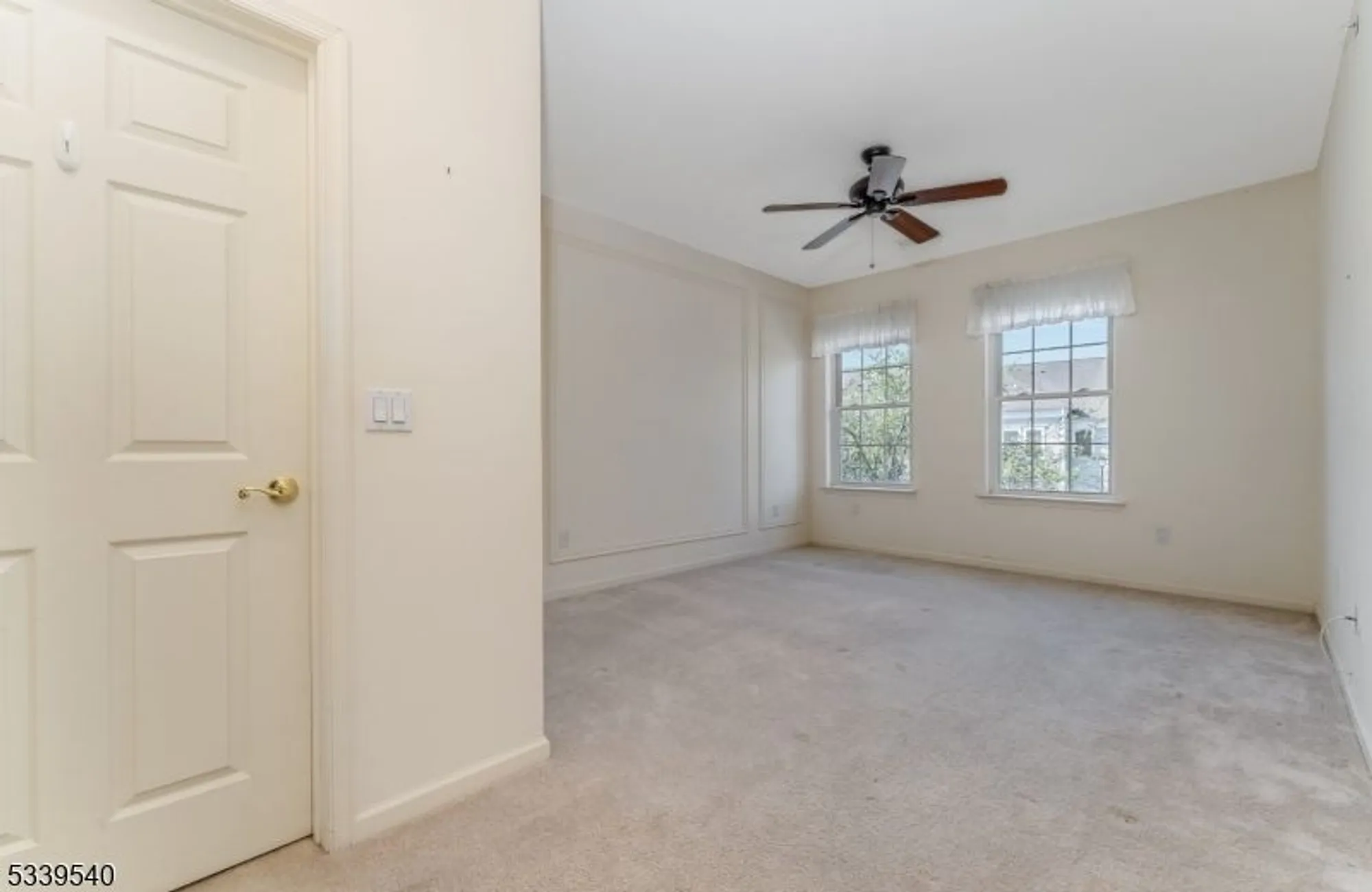Property Slideshow image 6 of 48 | 6015 brookfield glen dr # 15, Belvidere, NJ, 07823