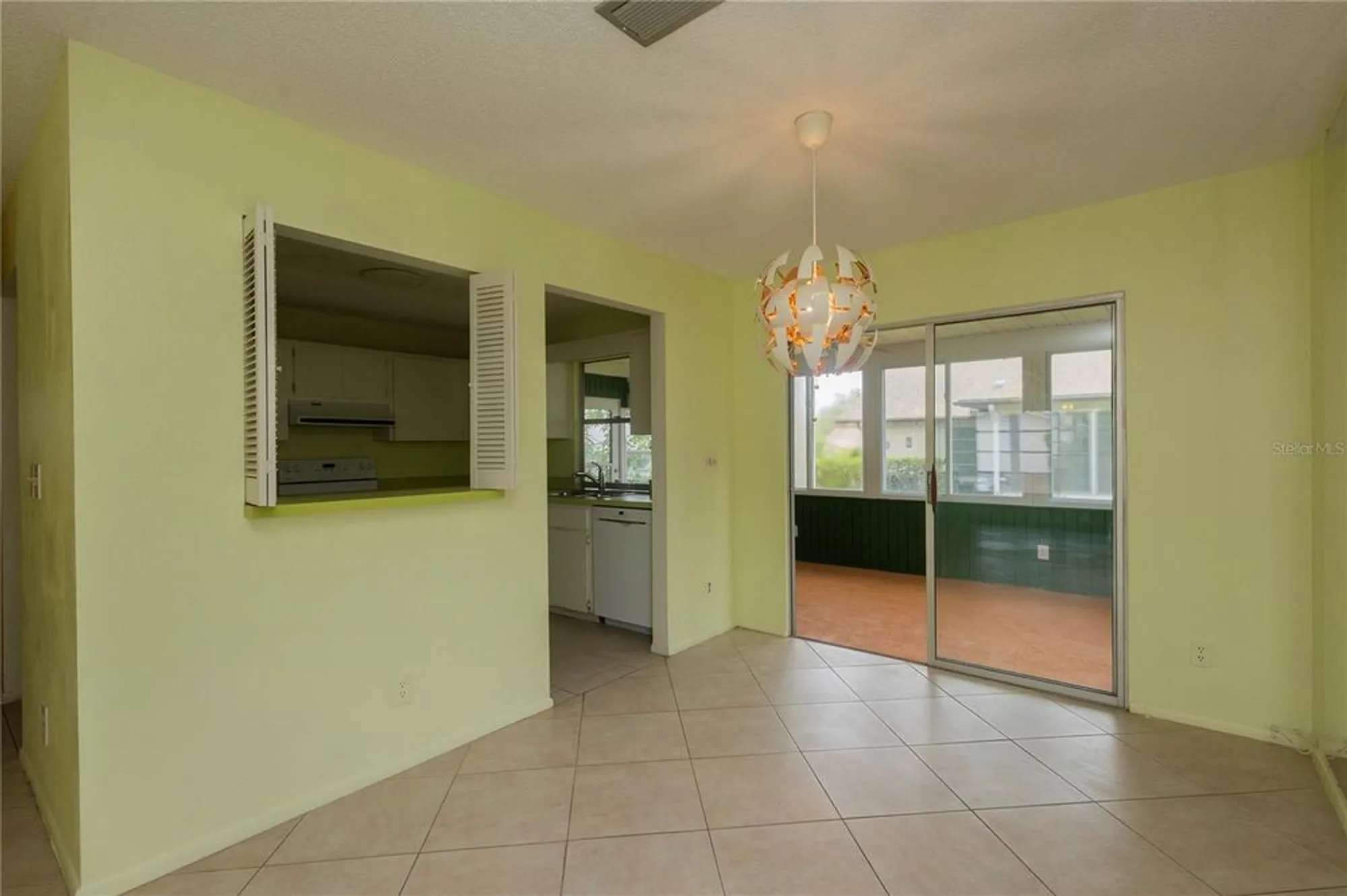 Property Slideshow image 9 of 37 | 8121 casuarina dr, Port Richey, FL, 34668