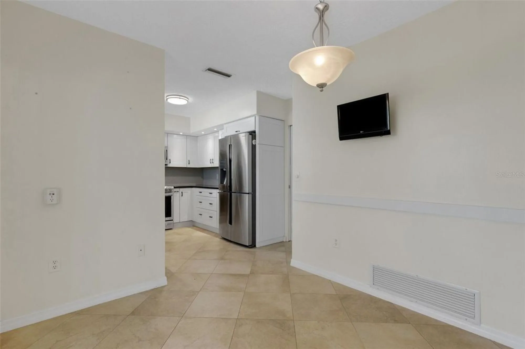 Property Slideshow image 12 of 33 | 5217 canterbury dr, Sarasota, FL, 34243