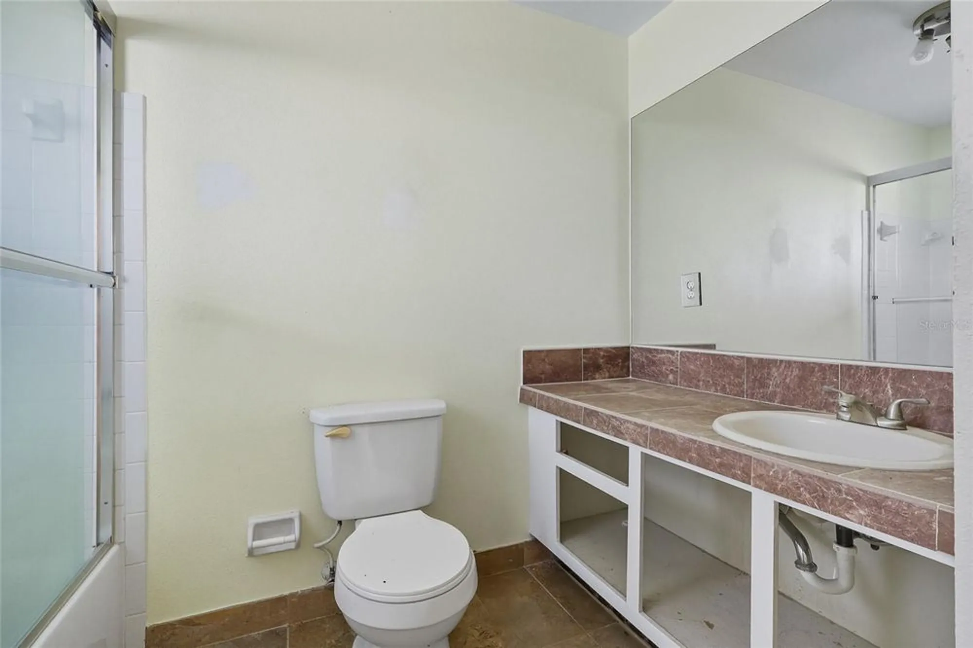 Property Slideshow image 13 of 25 | 4705 5th st w apt 302, Bradenton, FL, 34207