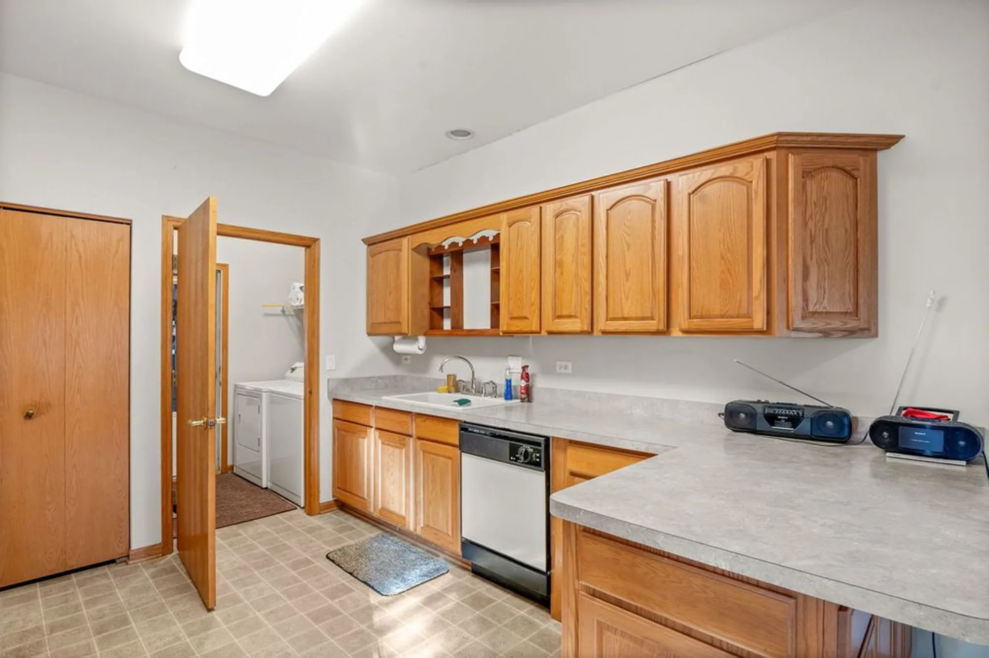 Property Slideshow image 10 of 24 | 20965 w snowberry ln, Plainfield, IL, 60544