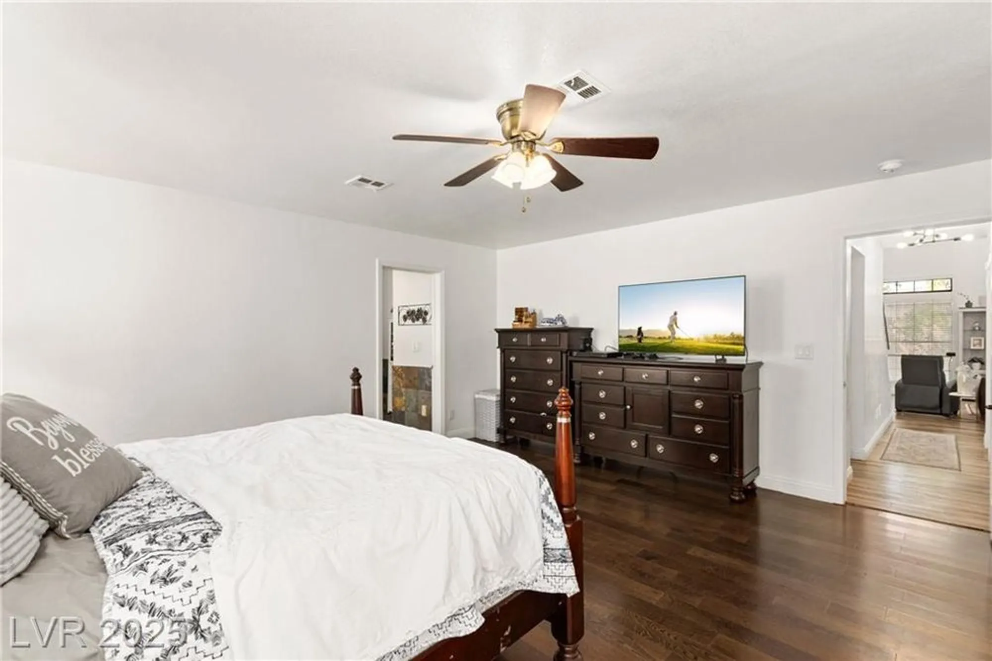 Property Slideshow image 20 of 47 | 5553 singing hills dr, Las Vegas, NV, 89130