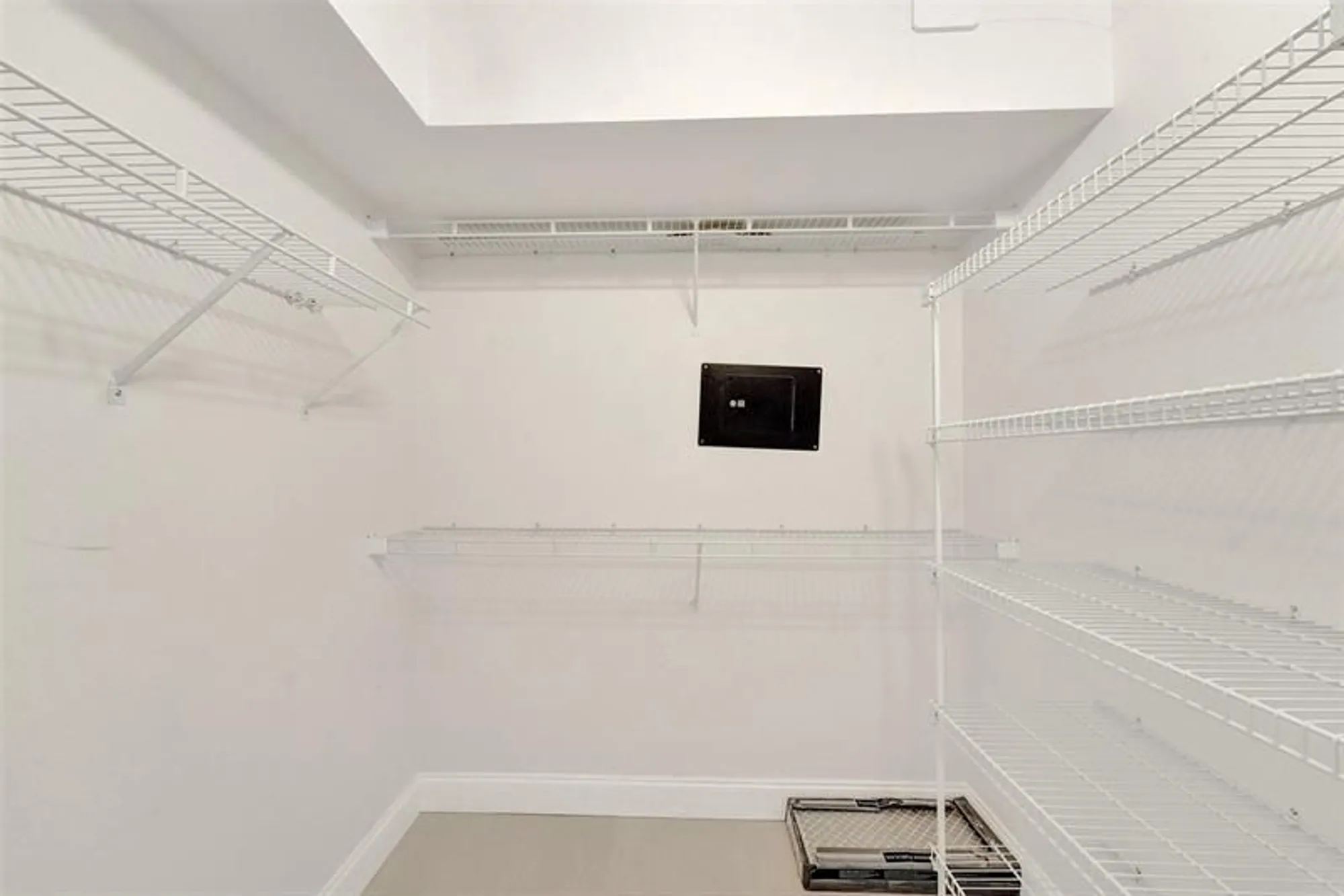 Property Slideshow image 13 of 34 | 1000 saint charles pl 305, Pembroke Pines, FL, 33026