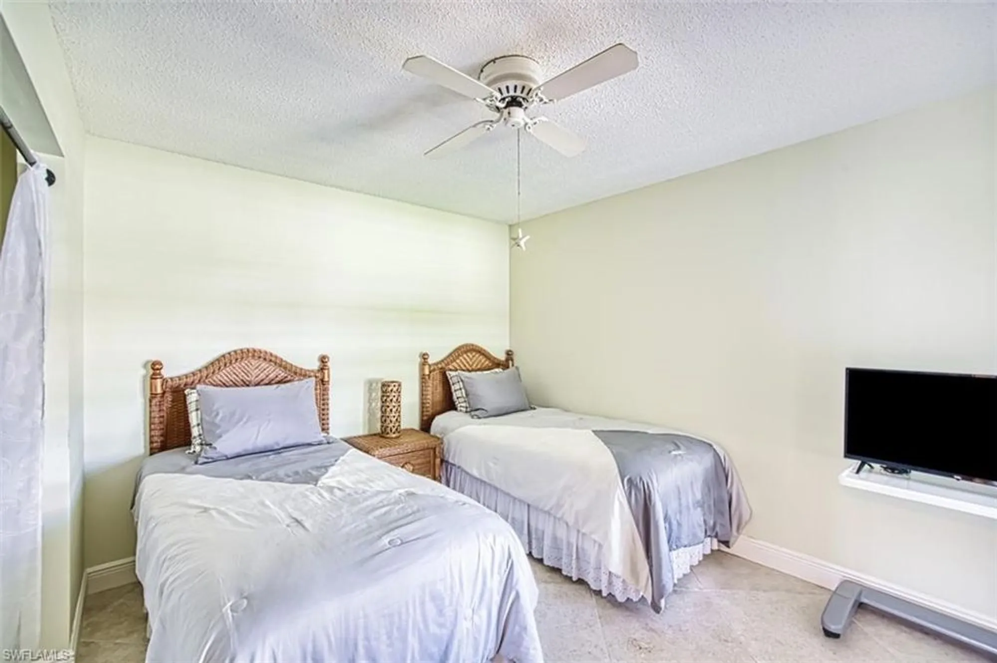 Property Slideshow image 15 of 50 | 1846 pine glade cir, Fort Myers, FL, 33907