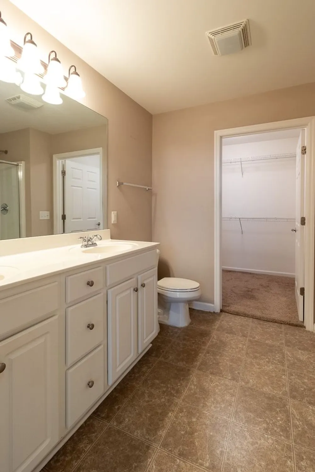 Property Slideshow image 21 of 29 | 825 s browns ln 1301, Gallatin, TN, 37066