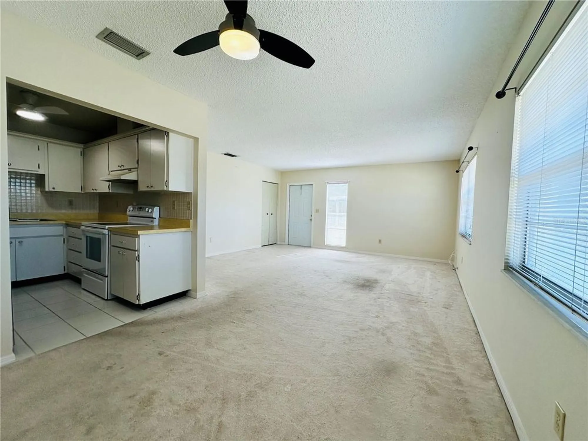 Property Slideshow image 9 of 18 | 203 rickenbacker dr, Sun City Center, FL, 33573