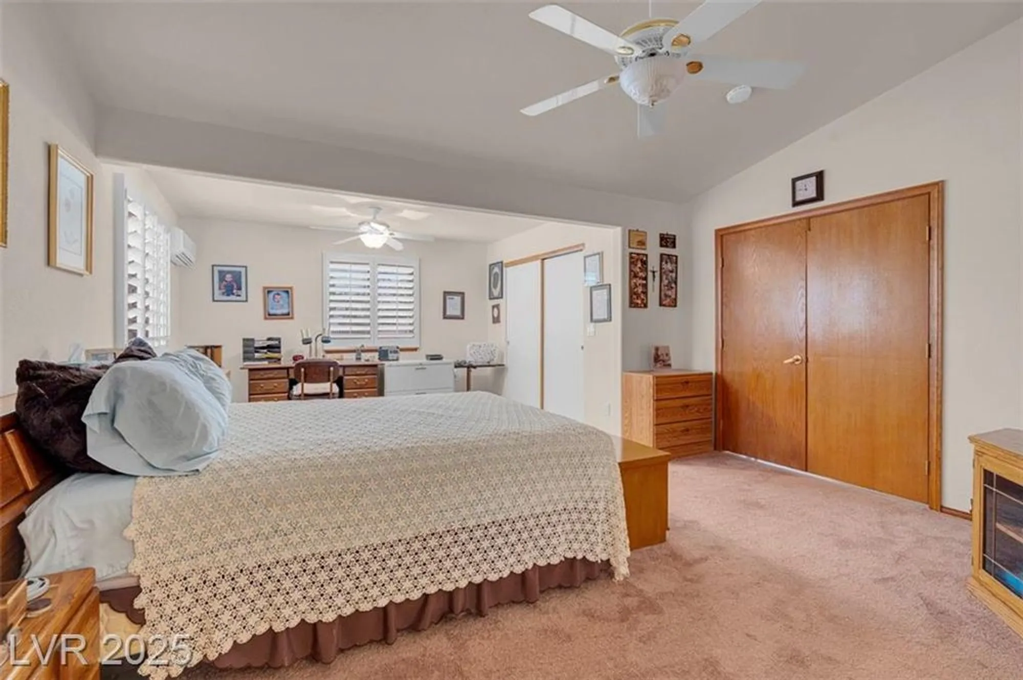 Property Slideshow image 21 of 46 | 5204 rim view ln, Las Vegas, NV, 89130