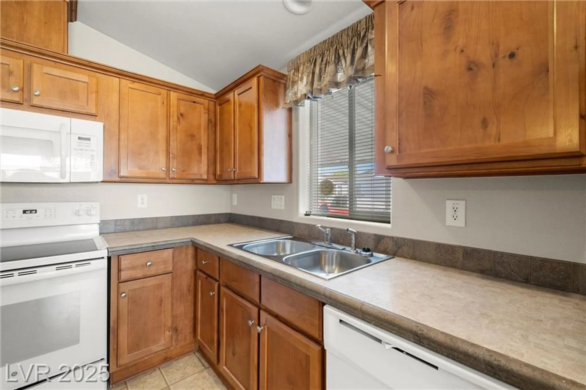 Property Slideshow image 10 of 40 | 356 saint andrew st, Pahrump, NV, 89048