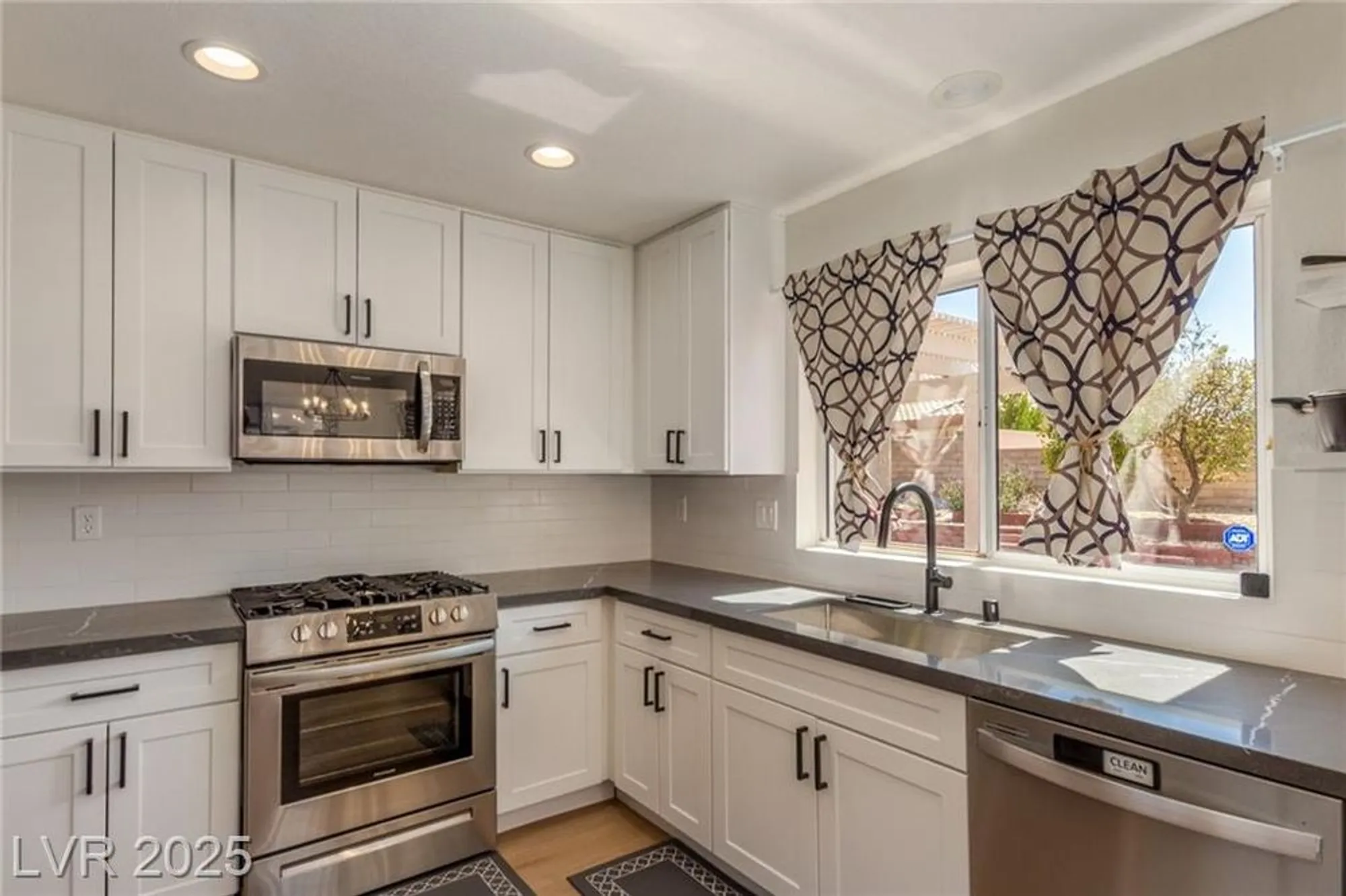 Property Slideshow image 17 of 42 | 8705 villa ridge dr, Las Vegas, NV, 89134