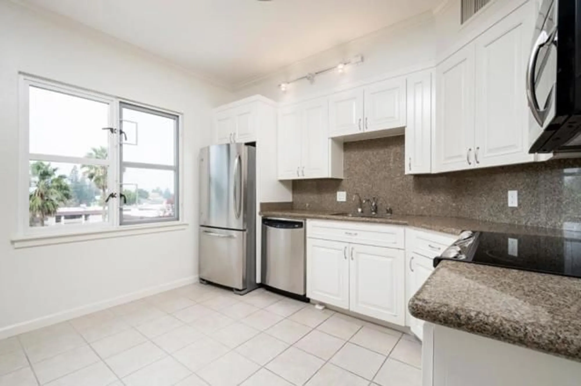 Property Slideshow image 6 of 15 | 1 baldwin ave 517, San Mateo, CA, 94401