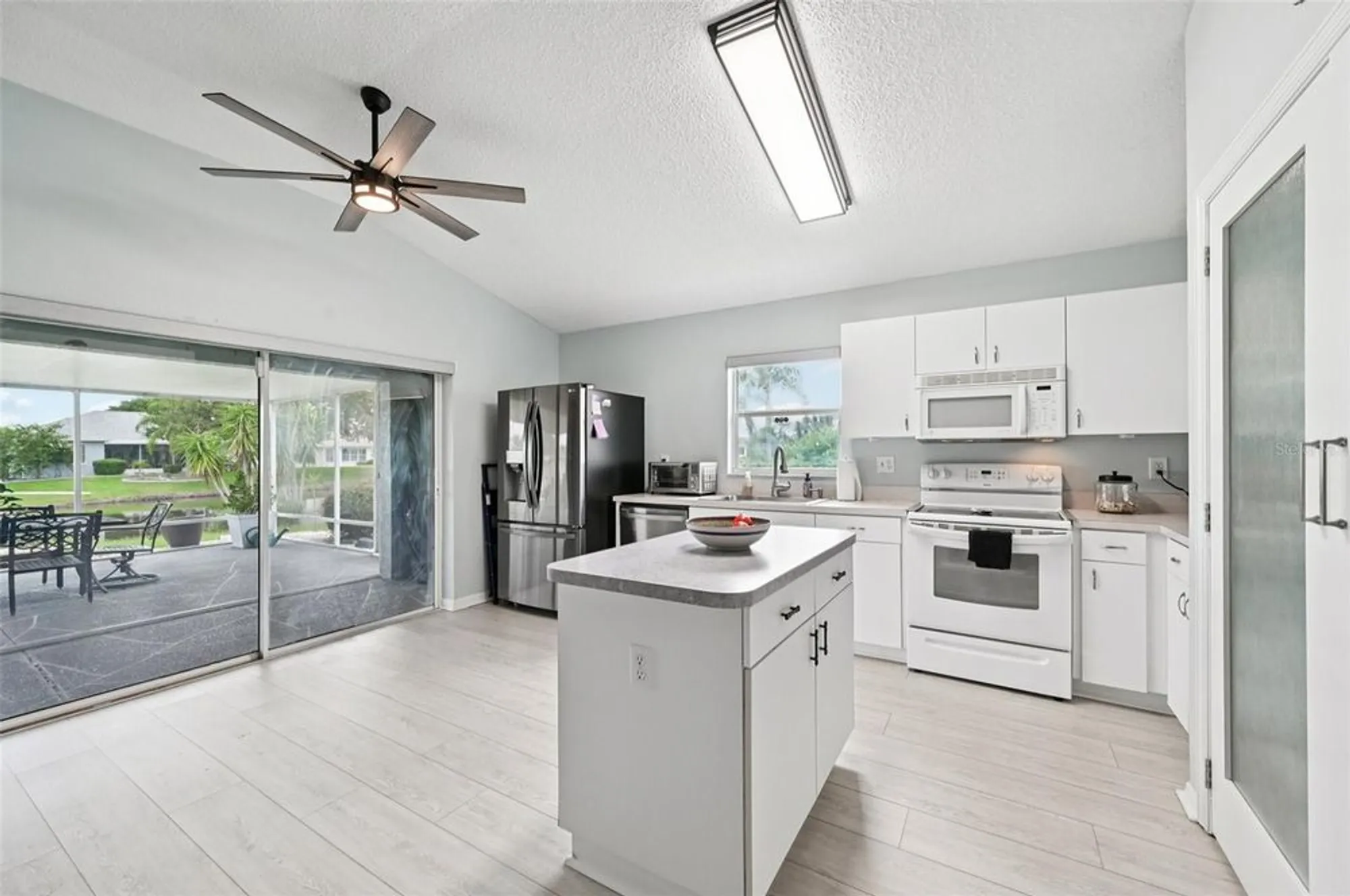 Property Slideshow image 21 of 46 | 2306 emerald lake dr, Sun City Center, FL, 33573