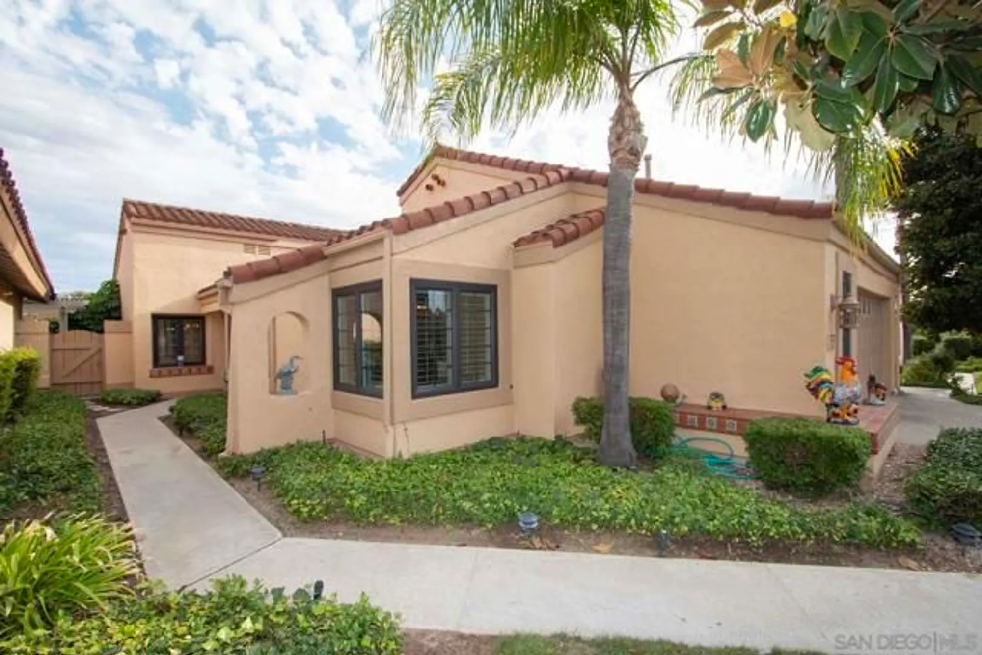 Property Slideshow image 3 of 48 | 17639 caminito hercuba, San Diego, CA, 92128