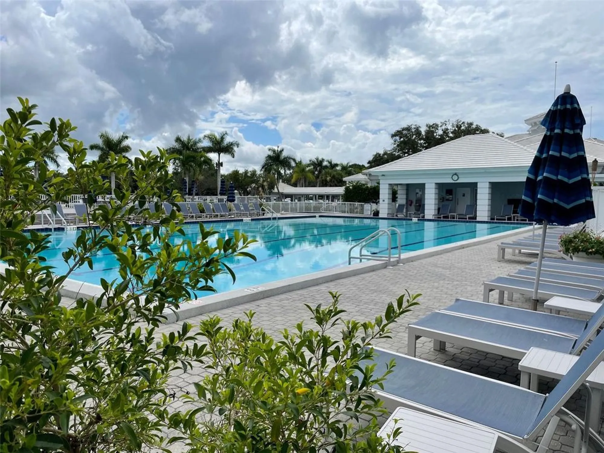 Property Slideshow image 42 of 74 | 220 southampton dr 325, Venice, FL, 34293