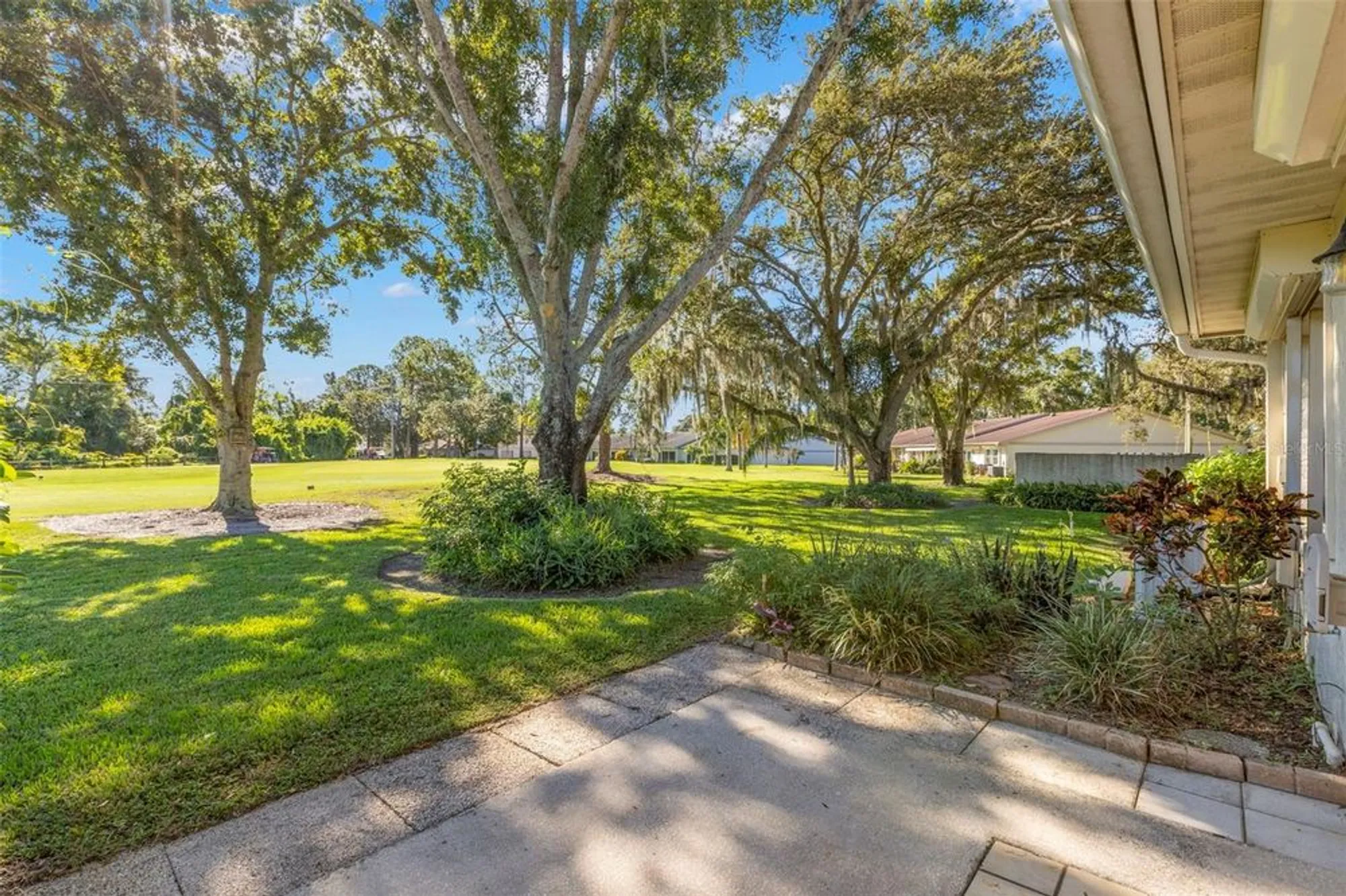 Property Slideshow image 8 of 61 | 1012 dunrobin dr d, Palm Harbor, FL, 34684