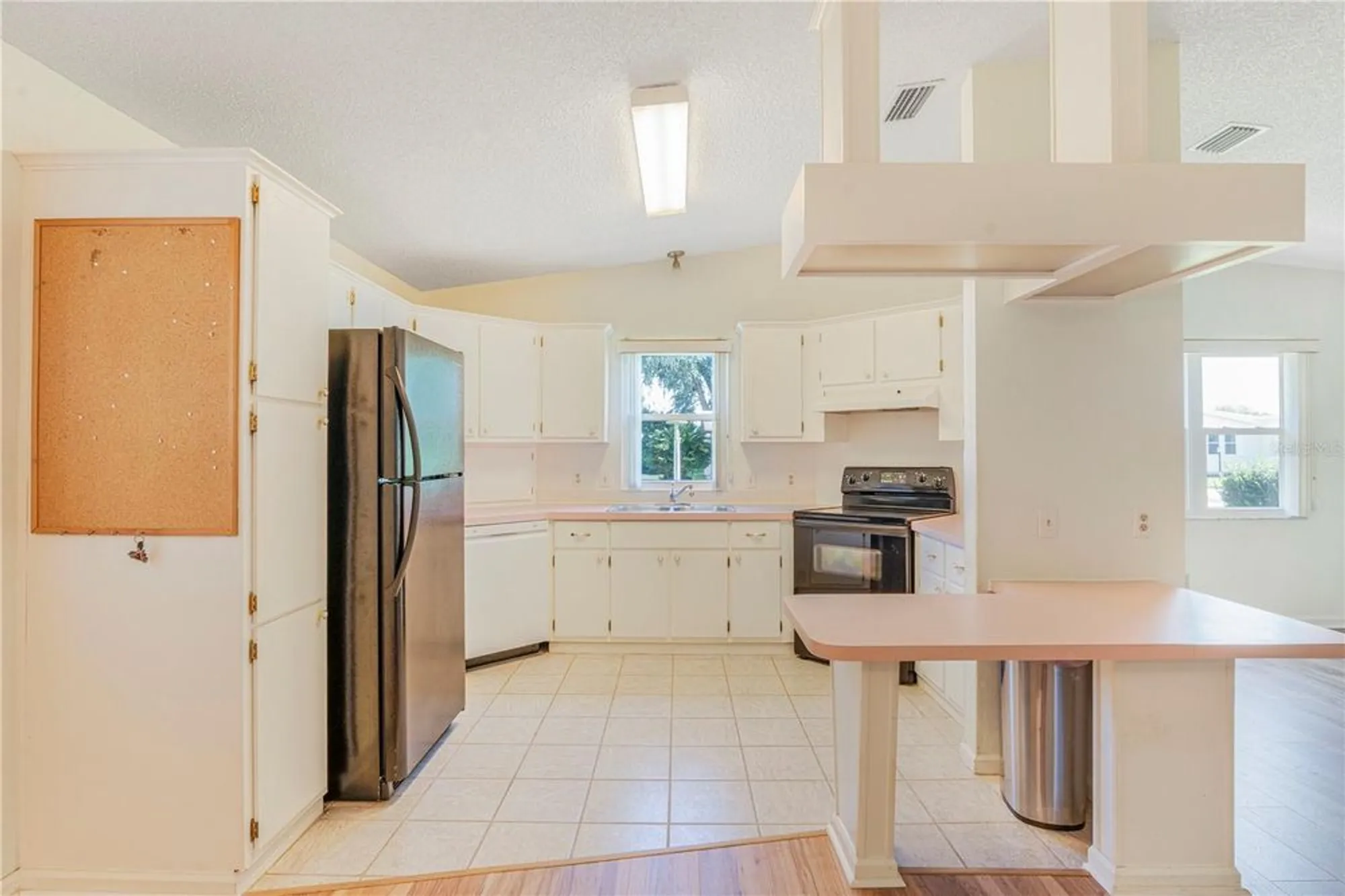 Property Slideshow image 7 of 33 | 1114 paradise dr, Lady Lake, FL, 32159