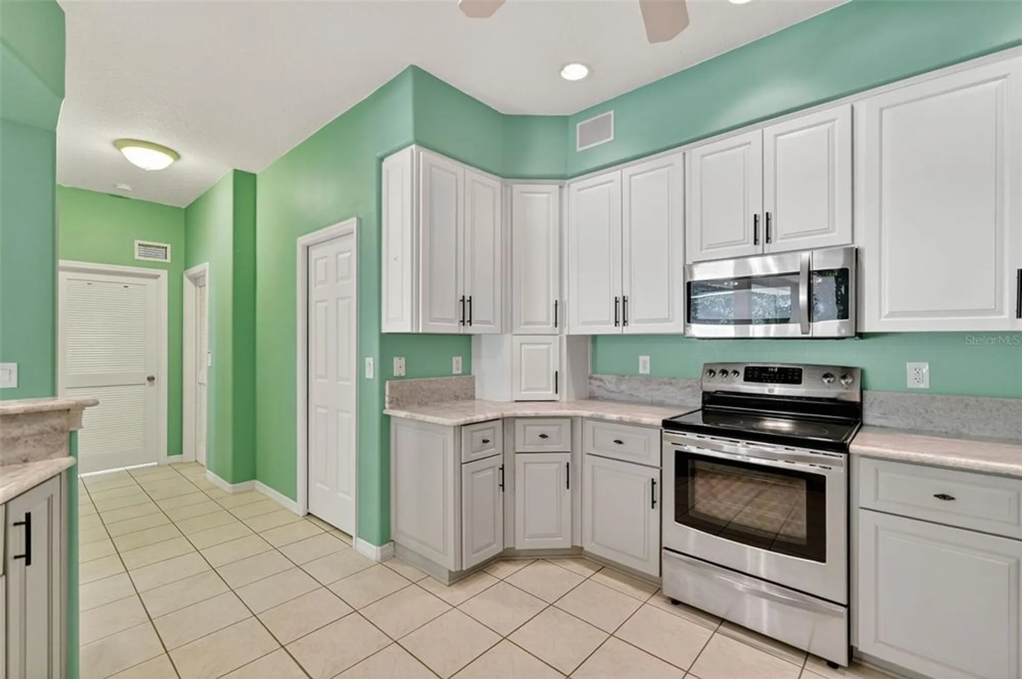 Property Slideshow image 16 of 66 | 21607 regency park ln, Leesburg, FL, 34748